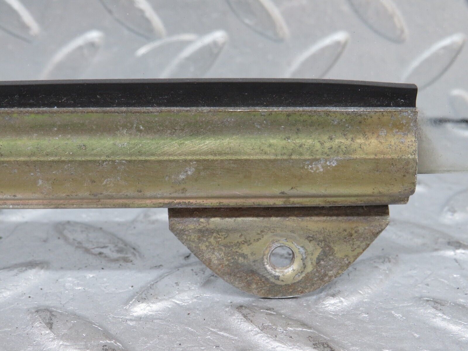 35874 Mercedes-Benz W108 Front Right Door Window Glass