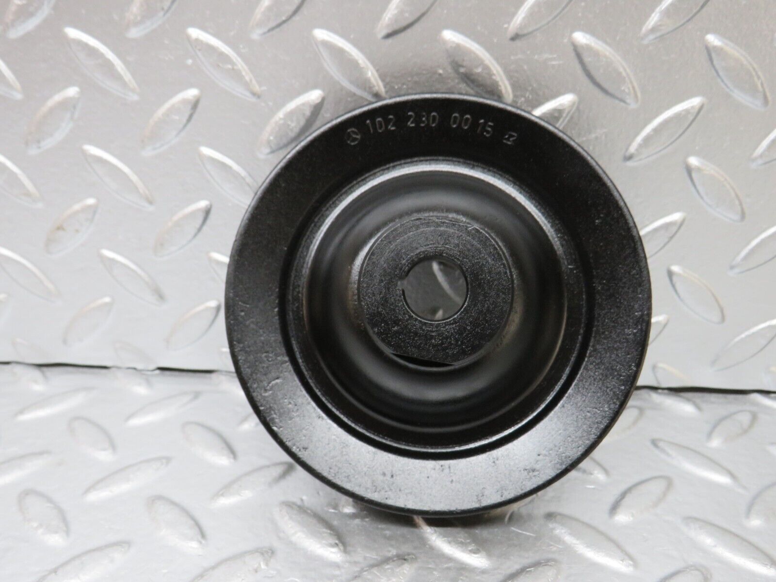 25500 Mercedes-Benz W123 200 Power Steering Pump Pulley 1022300015