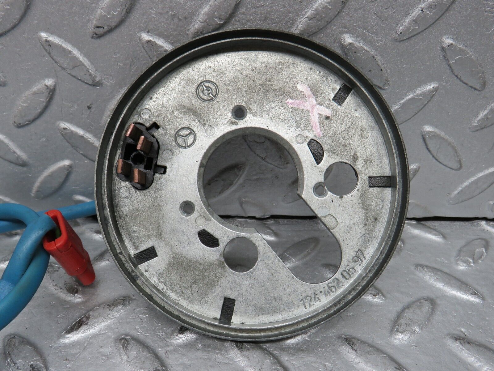 37926 Mercedes-Benz A124 320E Cabriolet Steering Wheel Contact Plate 1244620597