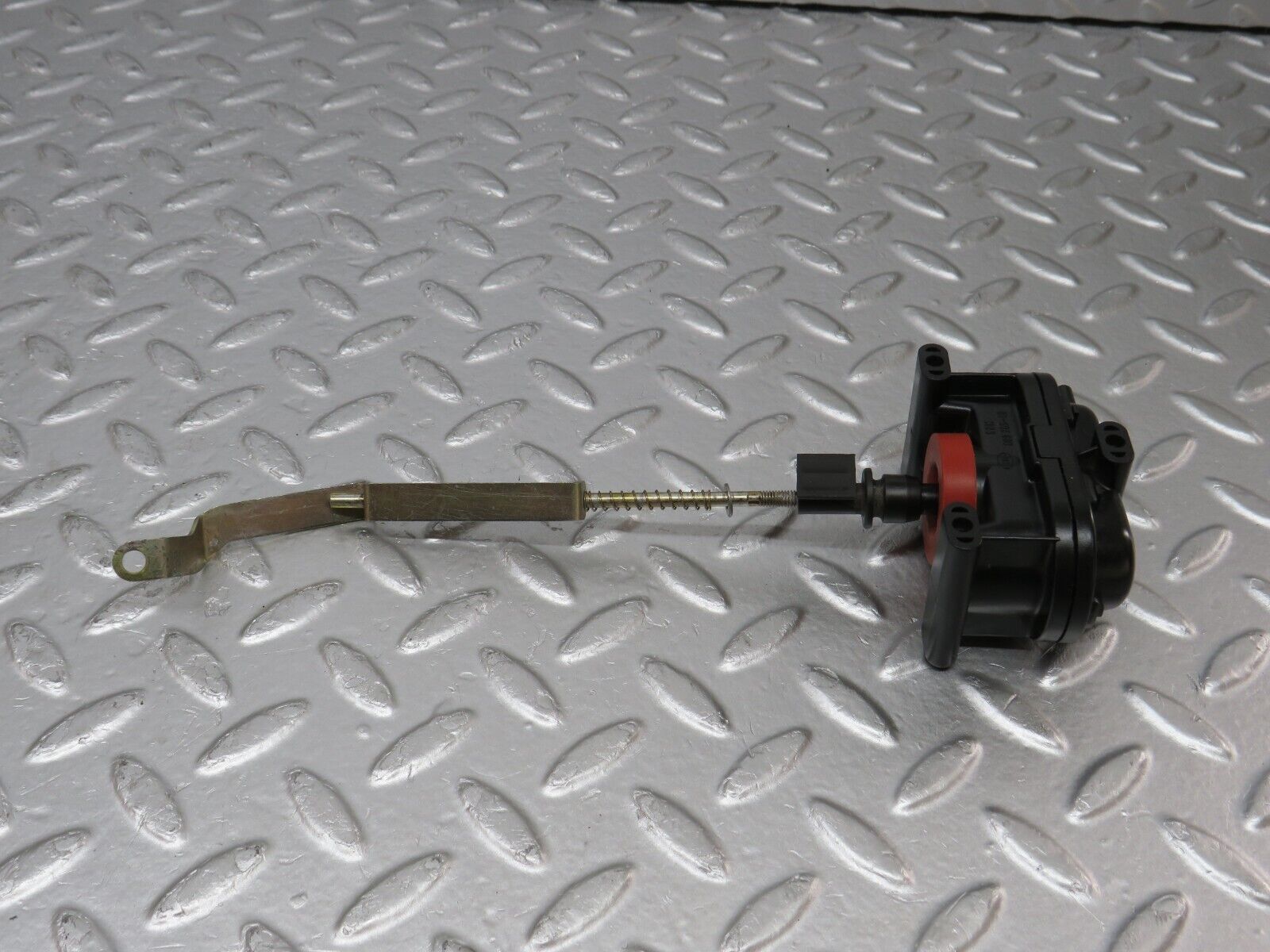 34333 Mercedes-Benz C126 380SEC Coupe Trunk Lock Vacuum Actuator