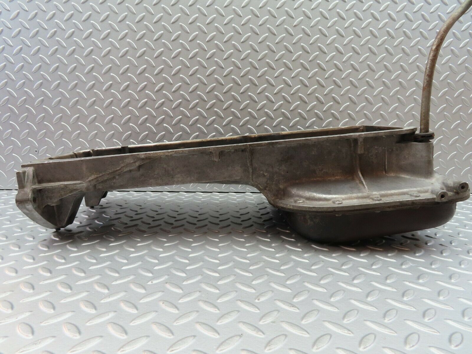 6657 Mercedes-Benz S124 E220 Wagon Oil Sump 1170140002