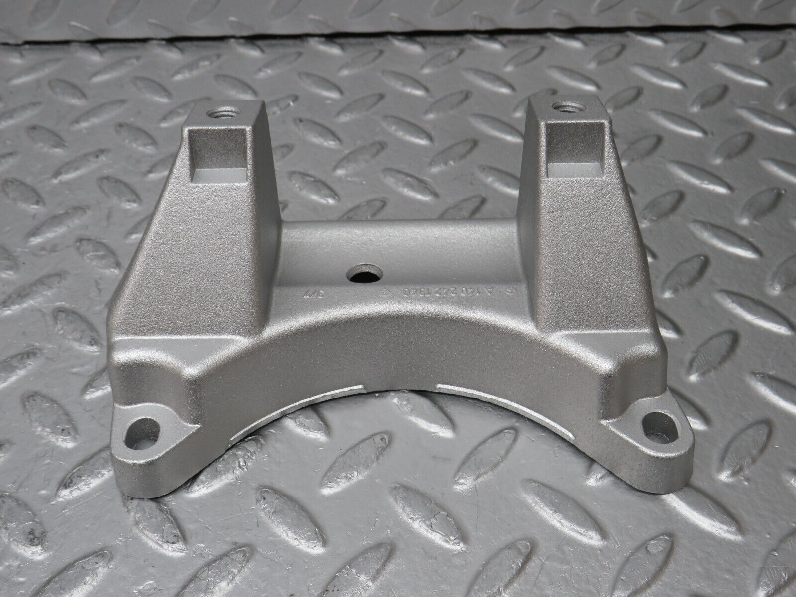 34826 Mercedes-Benz W210 320E Gearbox Rear Mount Bracket 1402421340