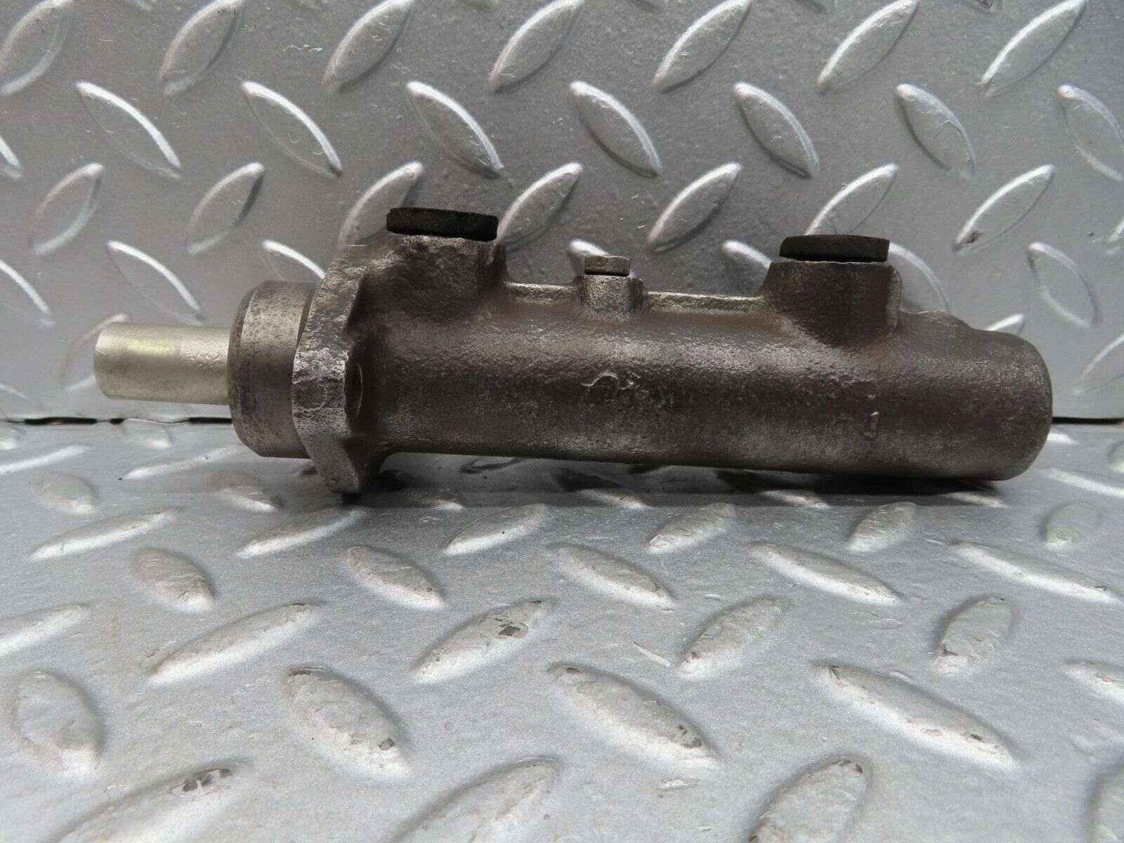 0087 Mercedes-Benz W116 Brake Master Cylinder