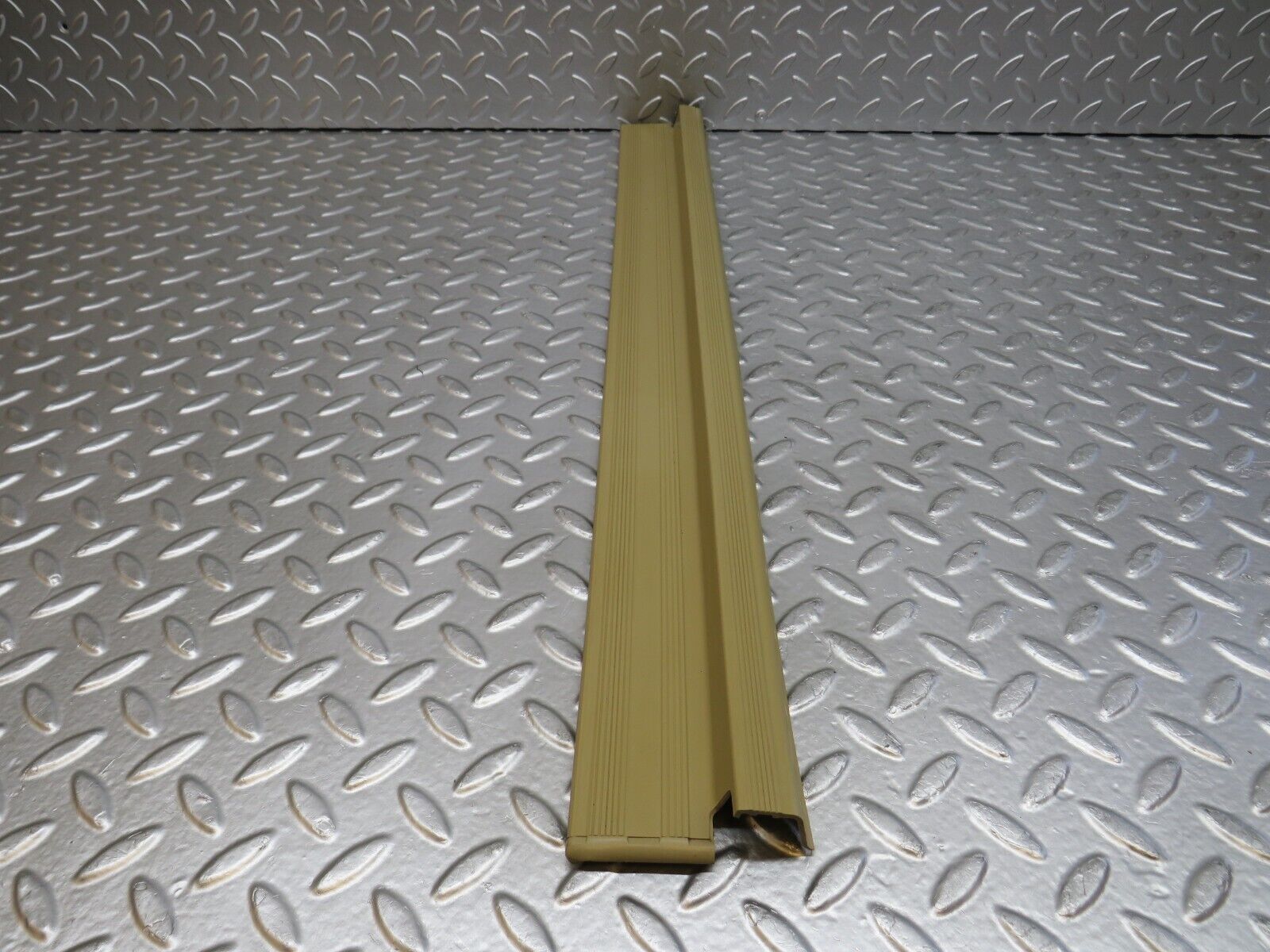 29277 Mercedes-Benz W124 230E Front Left Door Sill Trim