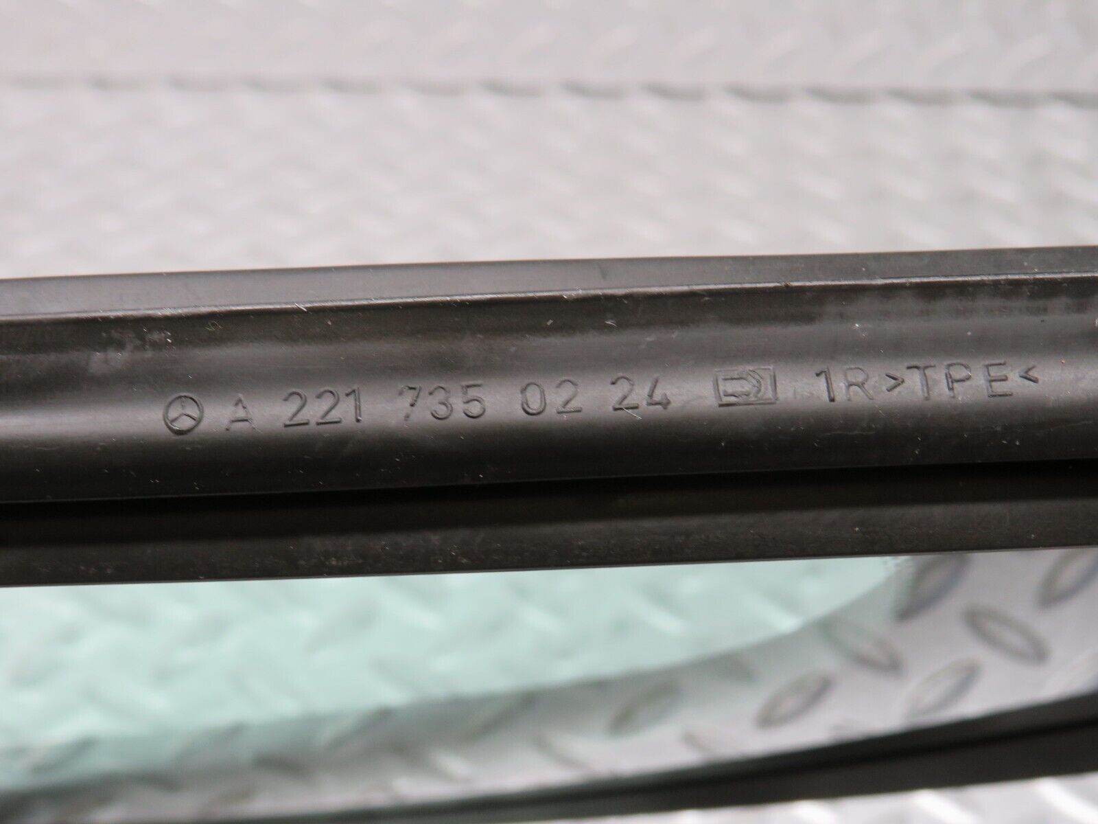 35169 Mercedes-Benz W221 Rear Right Quarter Window Glass 2217350224