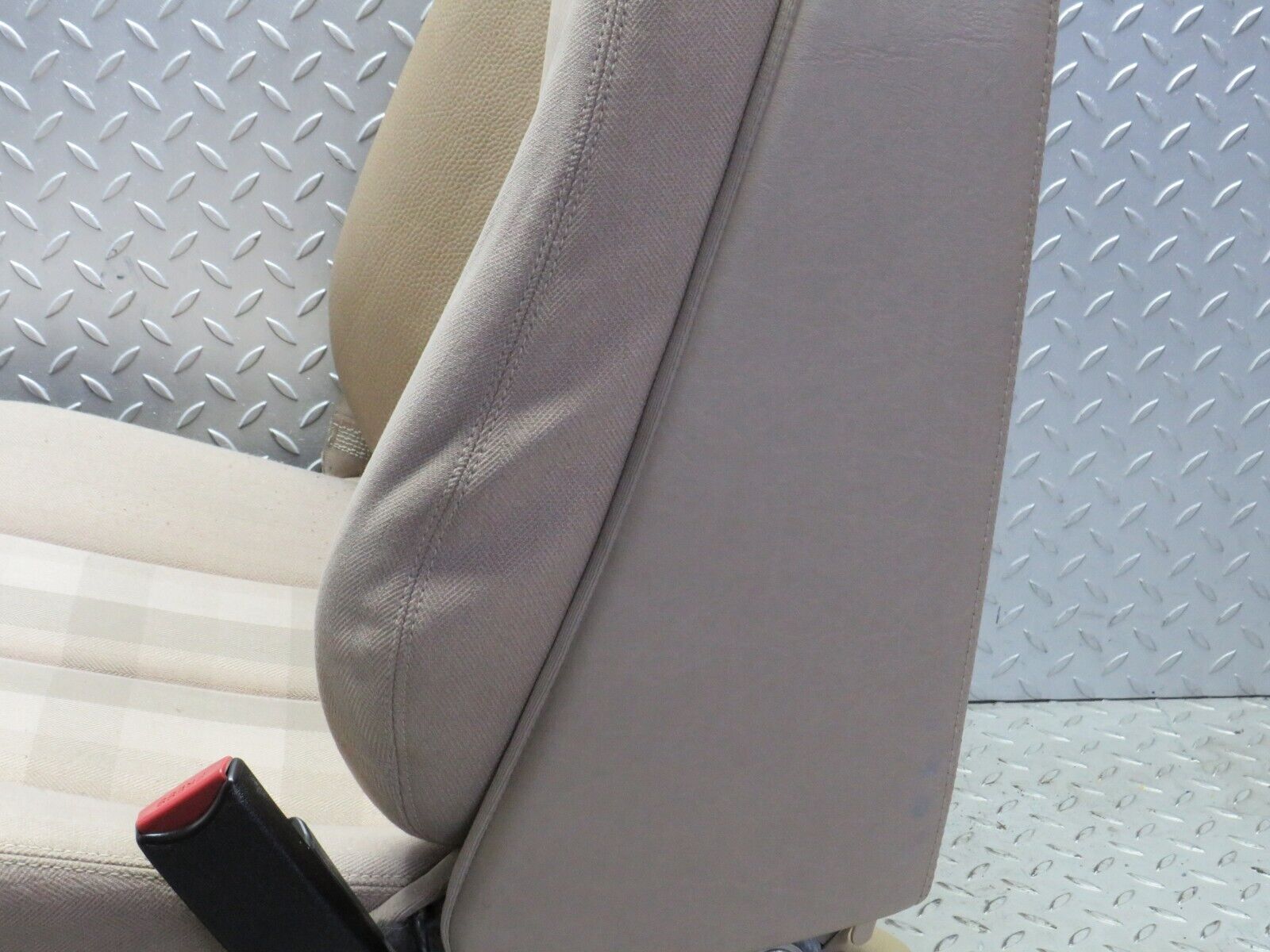 38319 Mercedes-Benz R129 280SL Coupe Electric Front Right Seat Beige