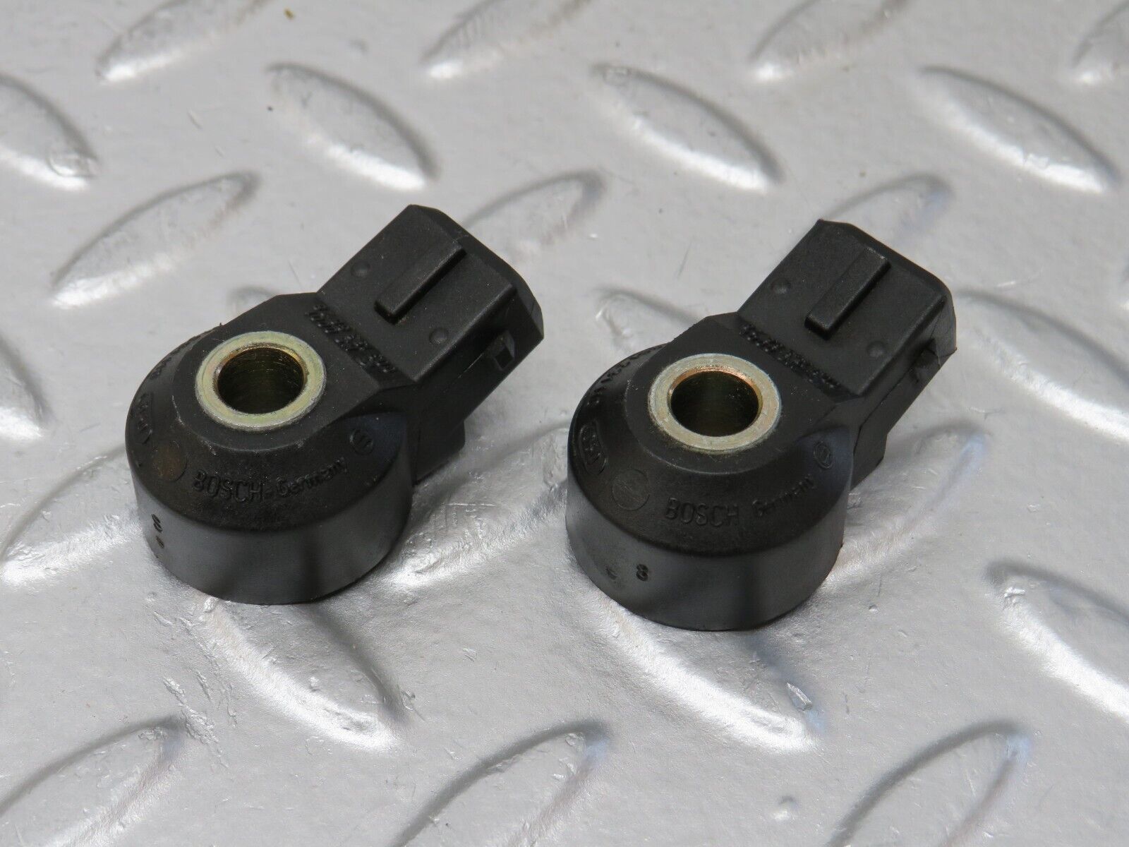 34963 Mercedes-Benz W210 320E Knock Sensor 2x 0031538628