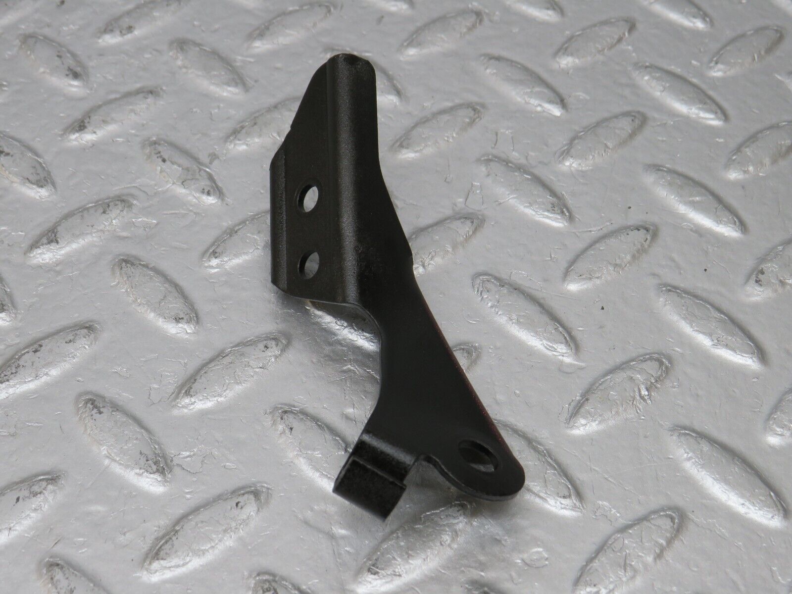 34589 Mercedes-Benz C126 380SEC Coupe Starter Motor Wire Bracket