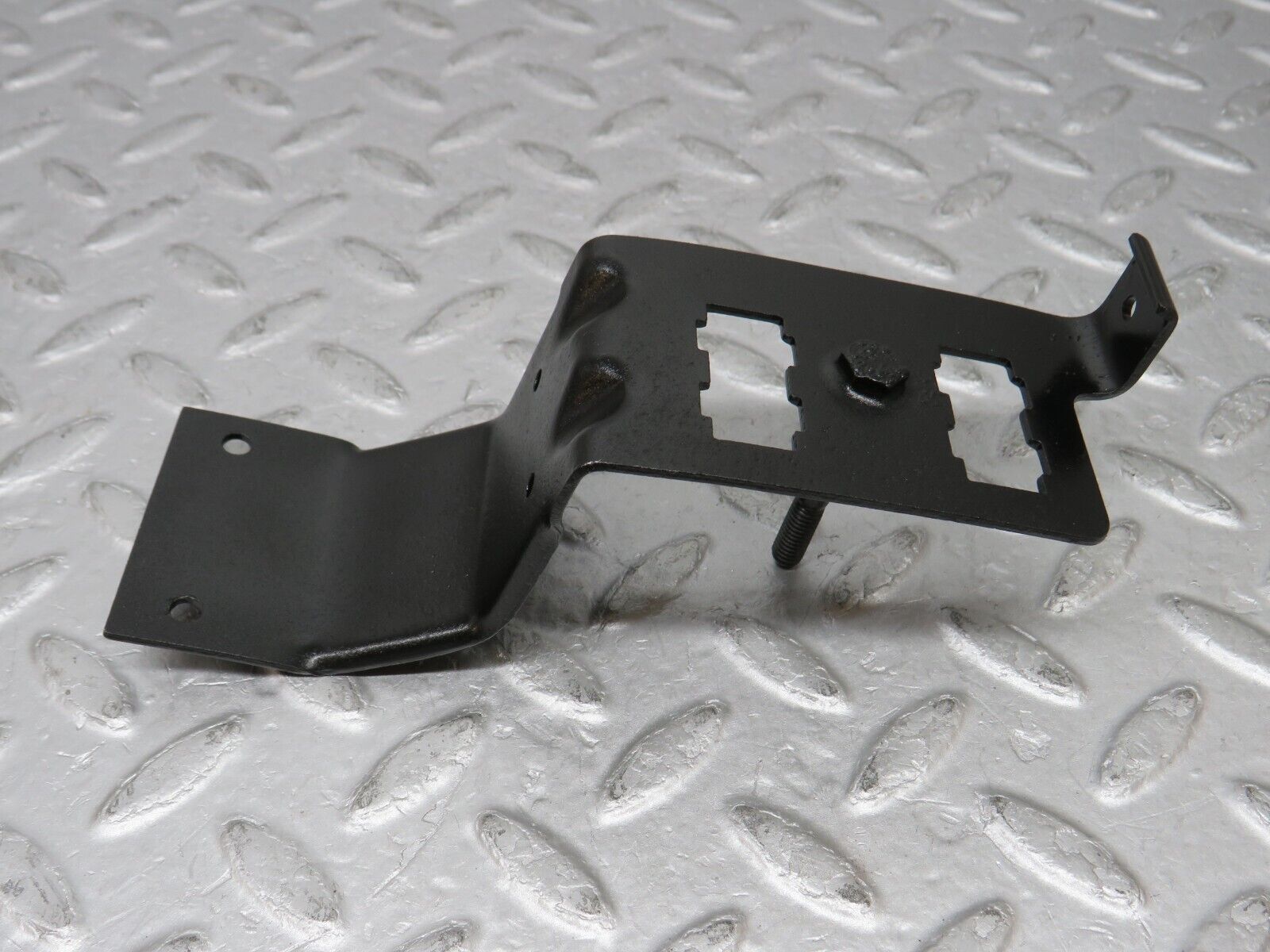 35858 Mercedes-Benz W108 Relay Bracket