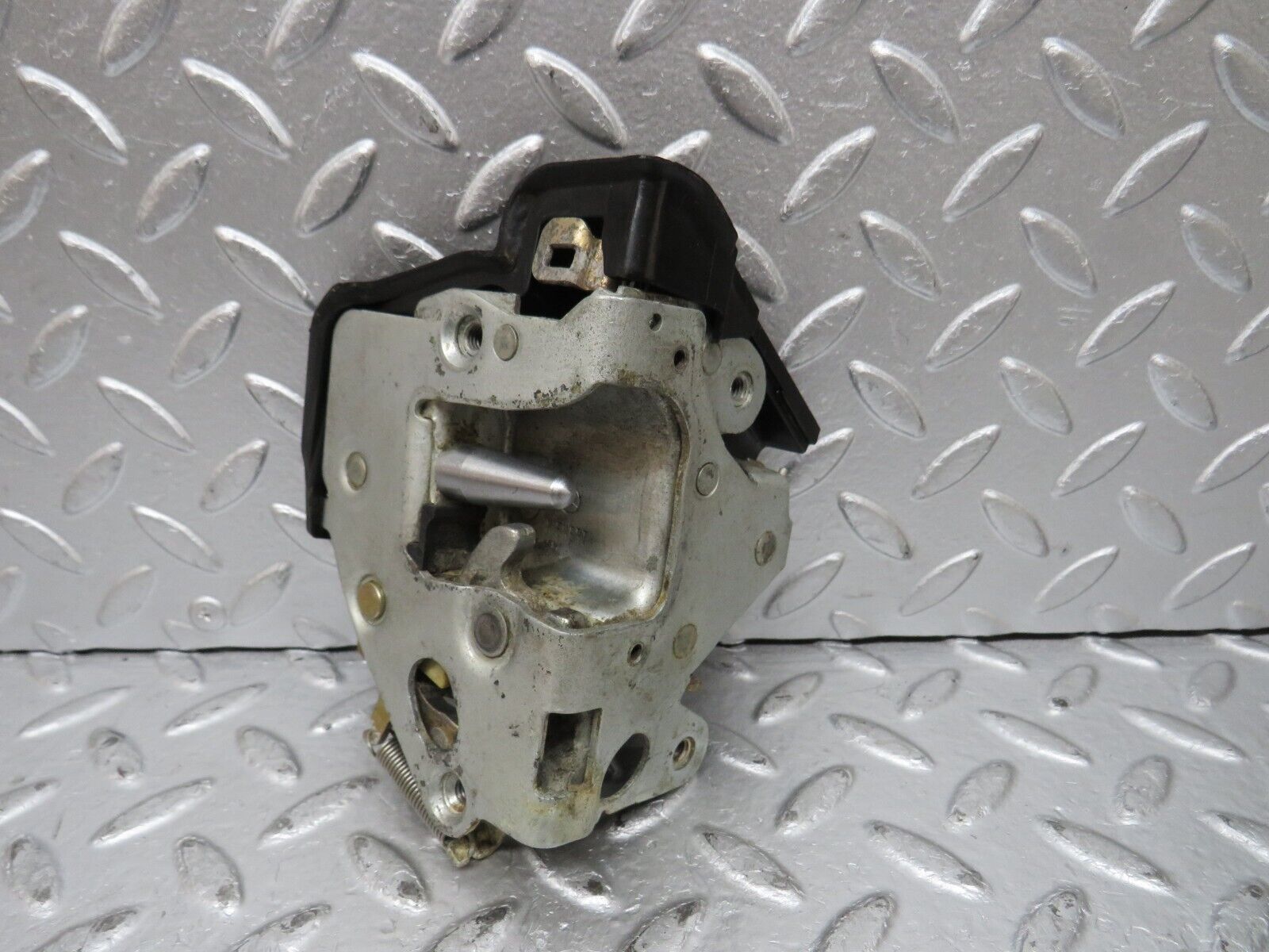 32144 Mercedes-Benz W123 230E Rear Left Door Lock Mechanism 1237330108