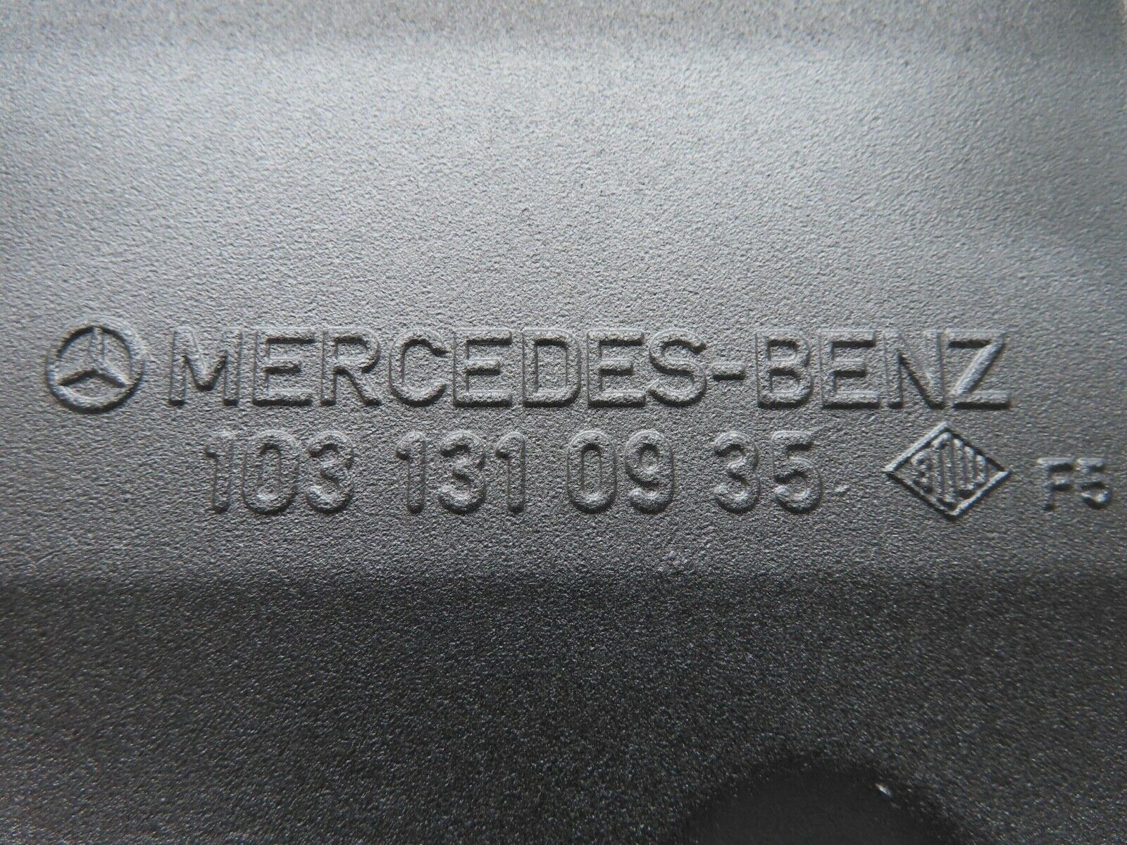 12737 Mercedes-Benz R129 300SL Coupe Power Steering Pump Bracket 1031310935