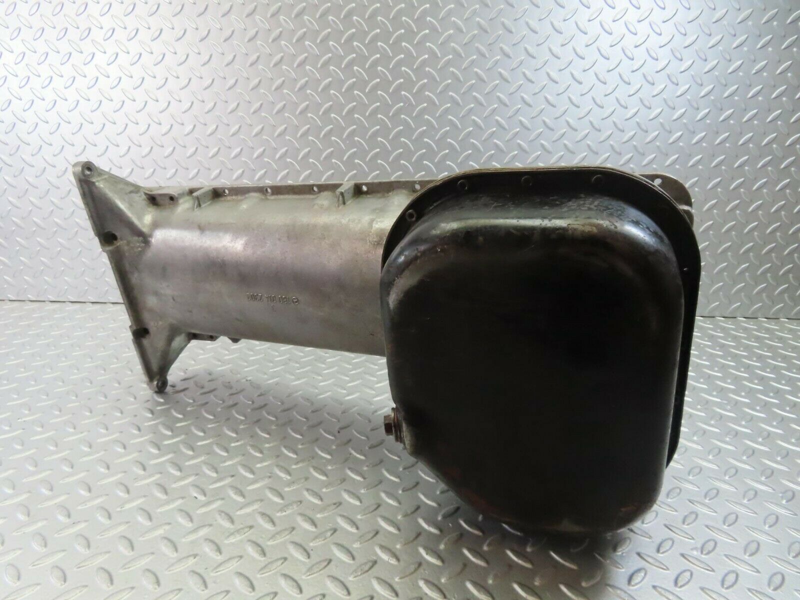 10194 Mercedes-Benz W111 220SE Oil Pan Oil Sump 1800142302