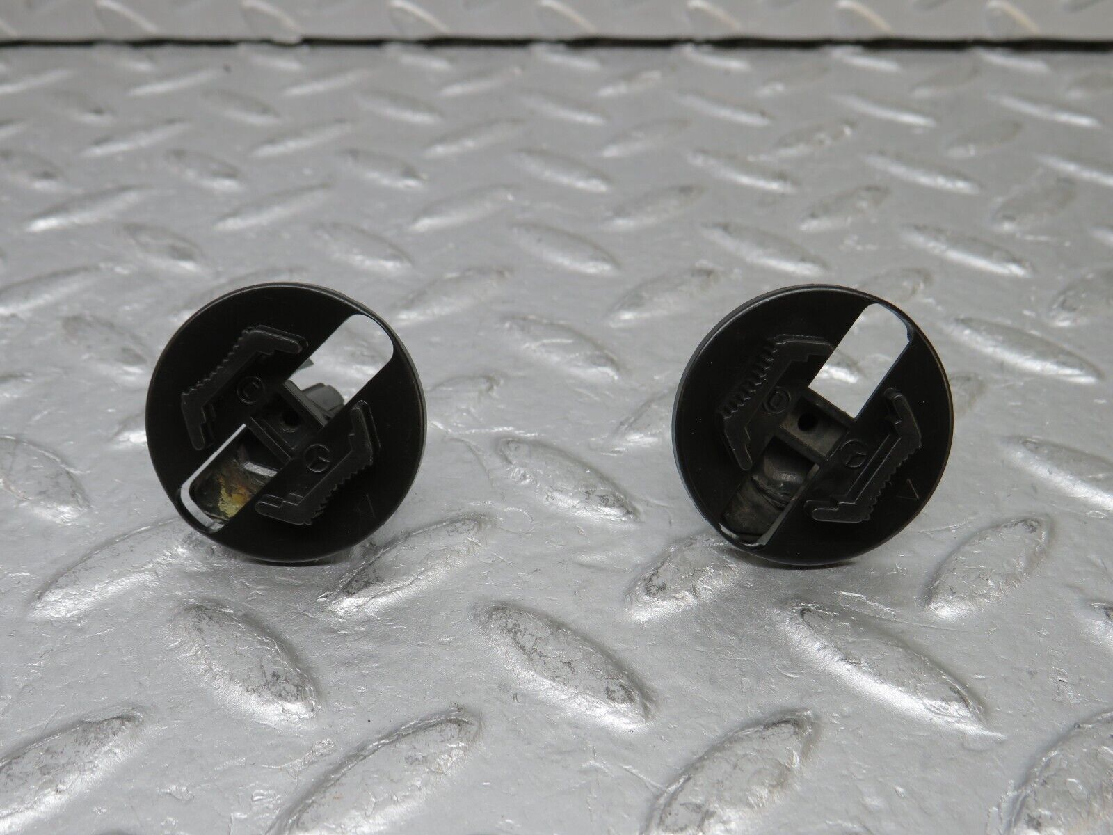 37814 Mercedes-Benz A124 320E Cabriolet Radiator Fan Shroud Holder 2x