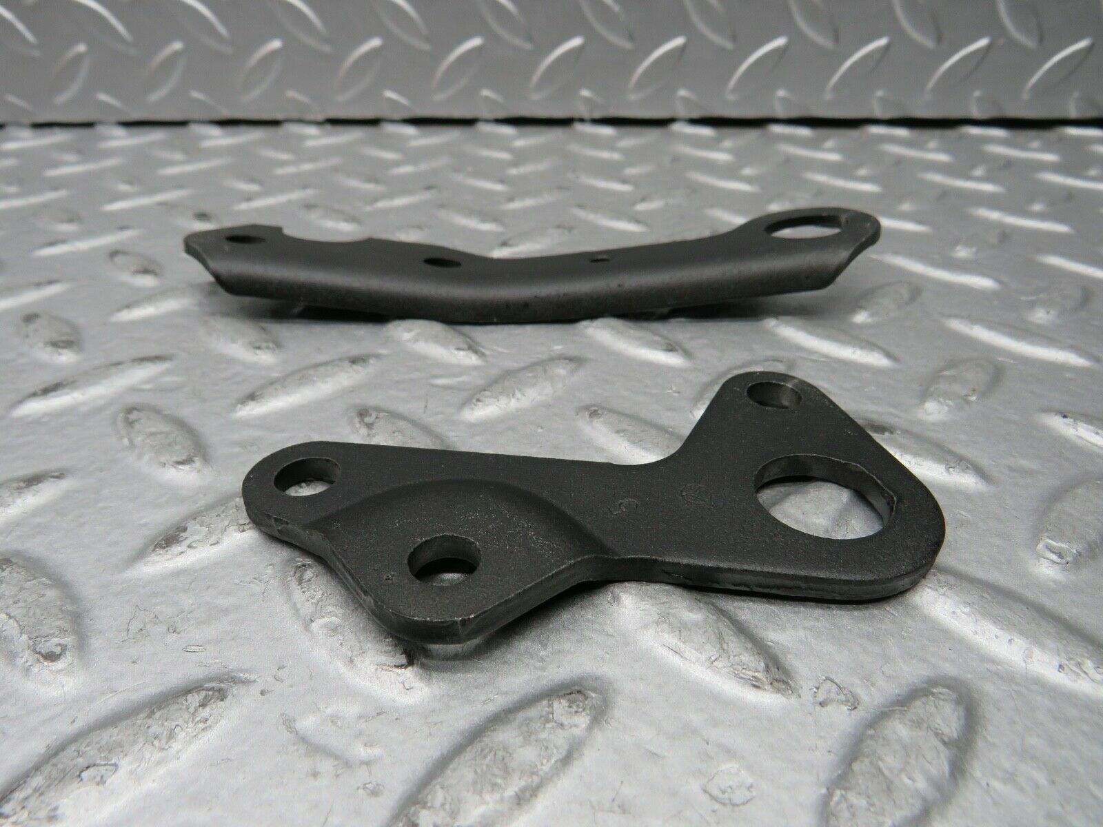 21896 Mercedes-Benz W126 300SE Engine Lifting Eyes Hooks