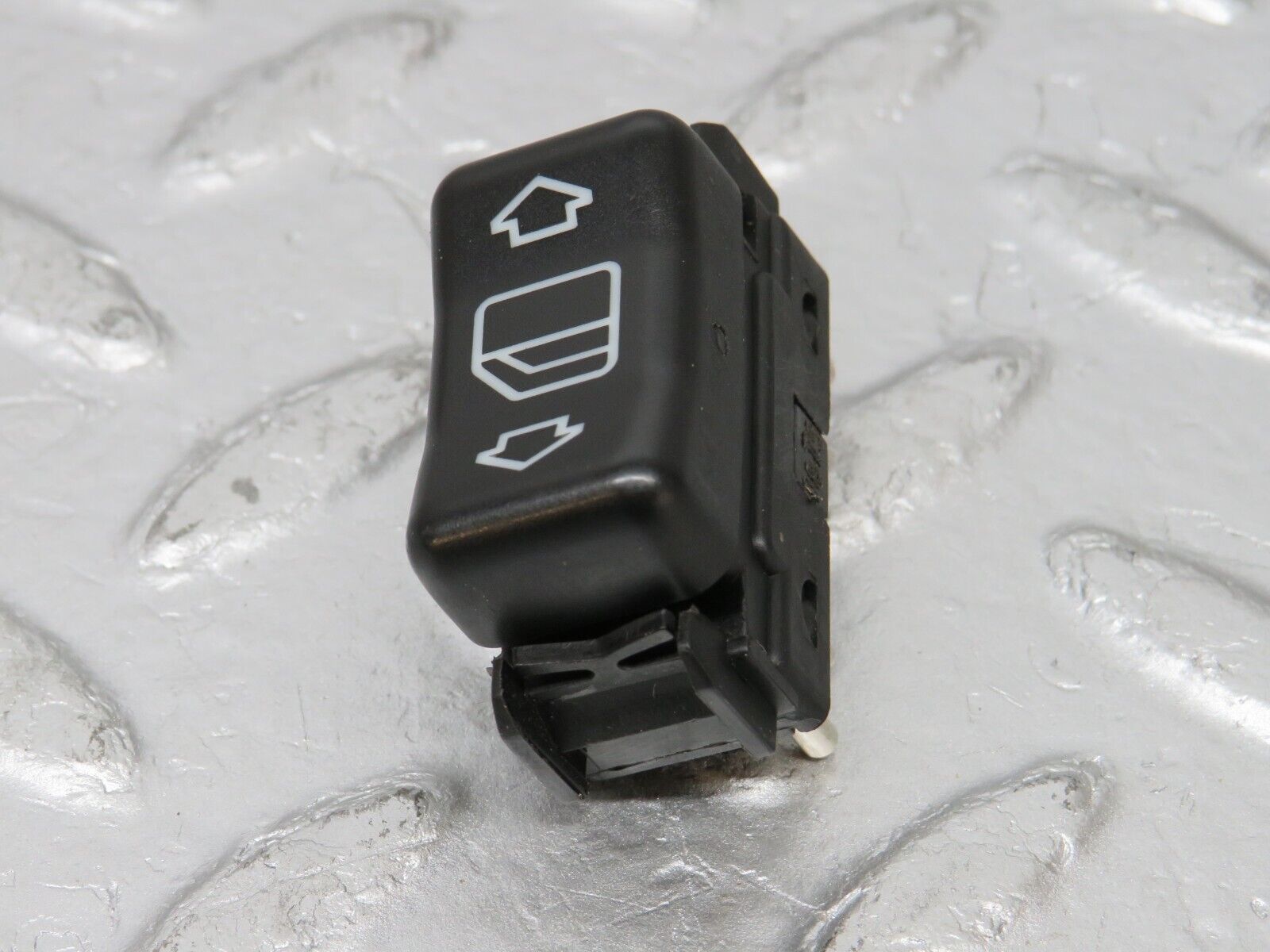 33321 Mercedes-Benz W202 C180 Electric Window Switch Right 2028205210
