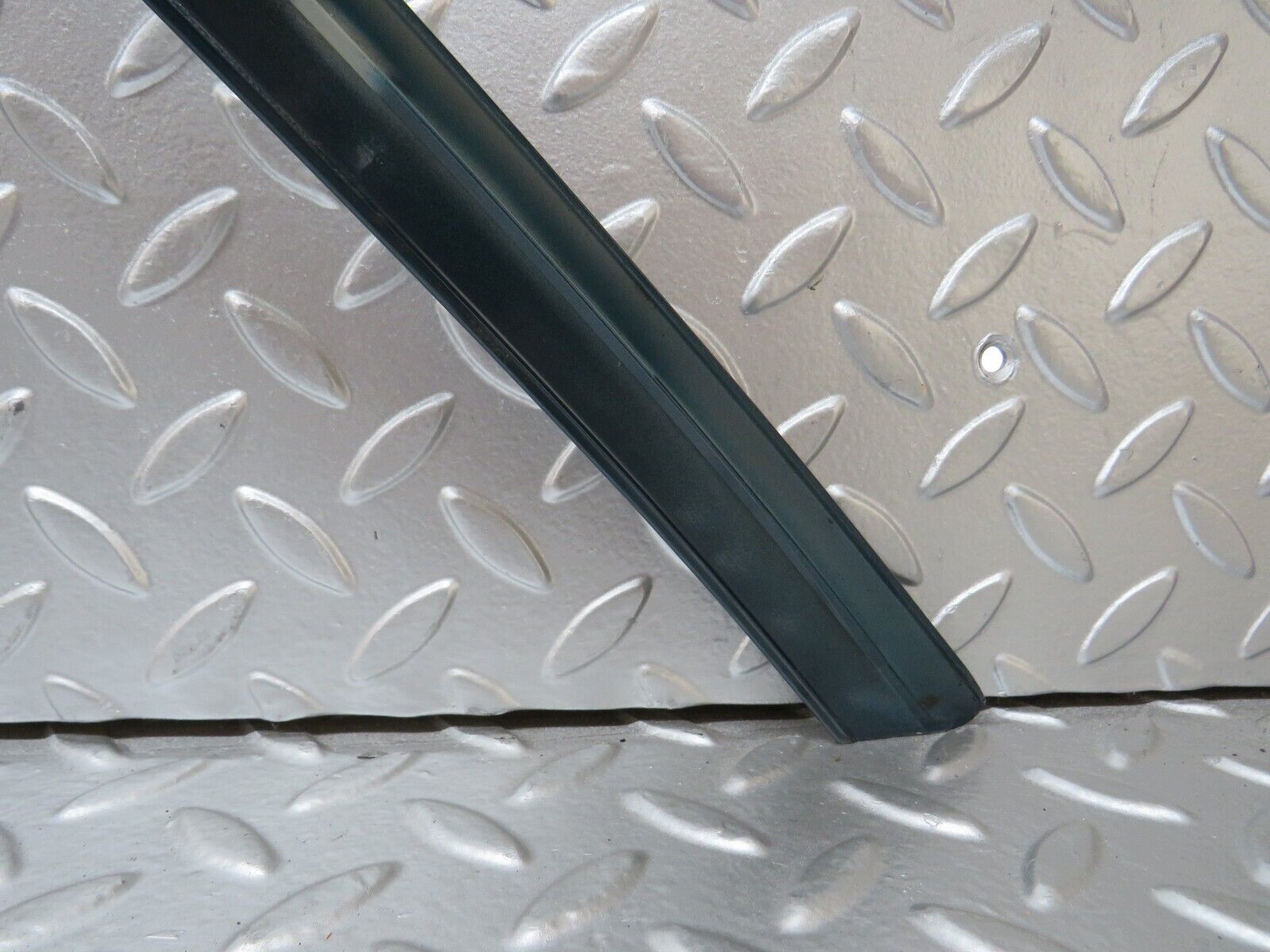 27822 Mercedes-Benz S124 300TE Front Right Exterior Door Frame