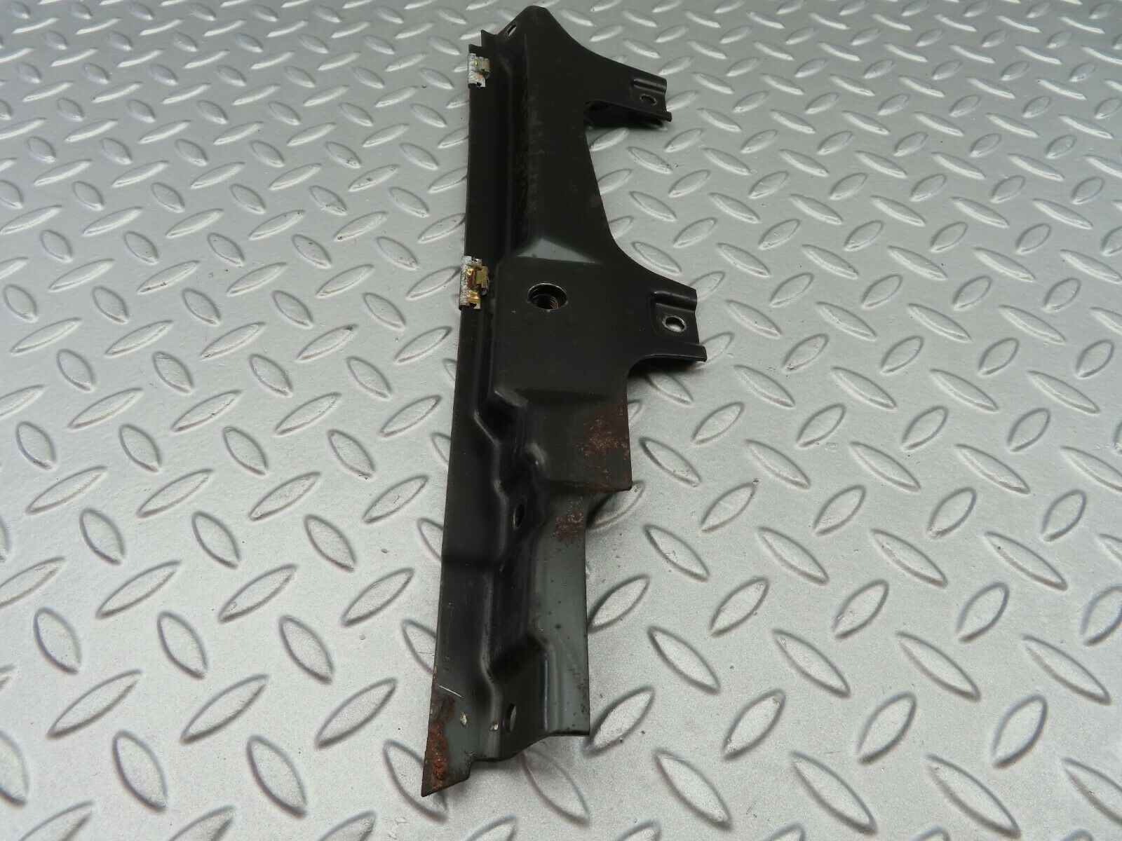 6889 Mercedes-Benz C107 350SLC Coupe Rear Right Inner Window Seal Holder Bracket