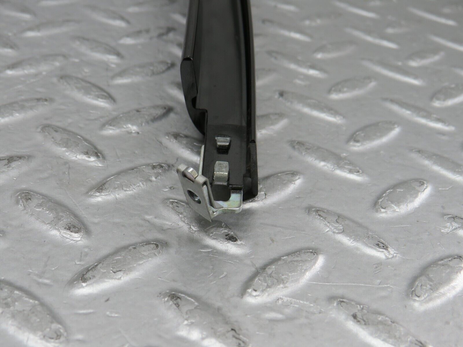 35256 Mercedes-Benz W221 Rear Right Door Window Channel 2217300219