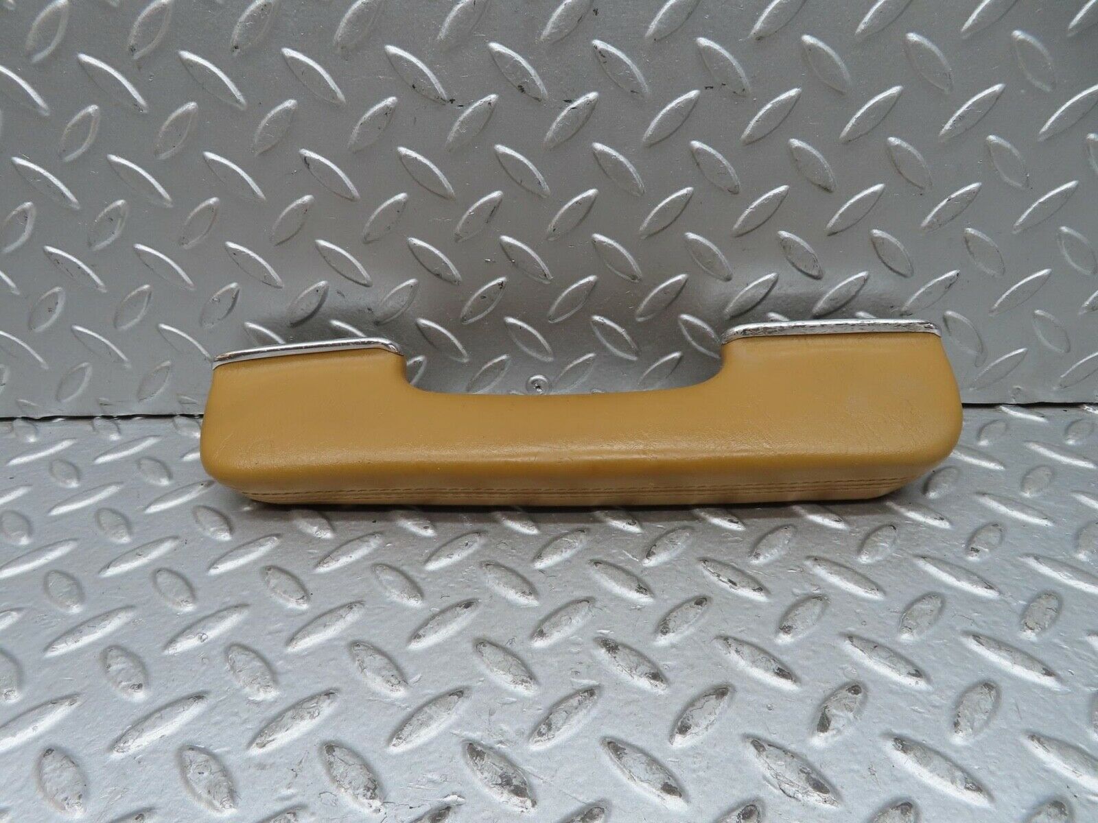 15844 Mercedes-Benz W123 280E Right Interior Door Handle Beige 1239702001