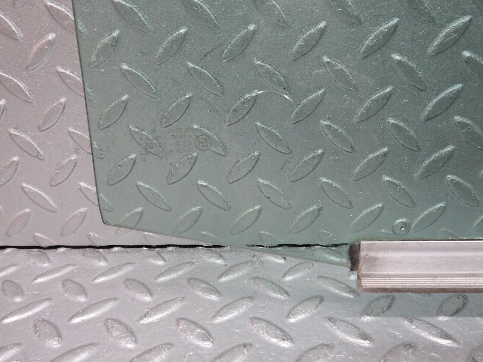 39071 Mercedes-Benz W201 190E 2.6L Rear Left Door Window Glass