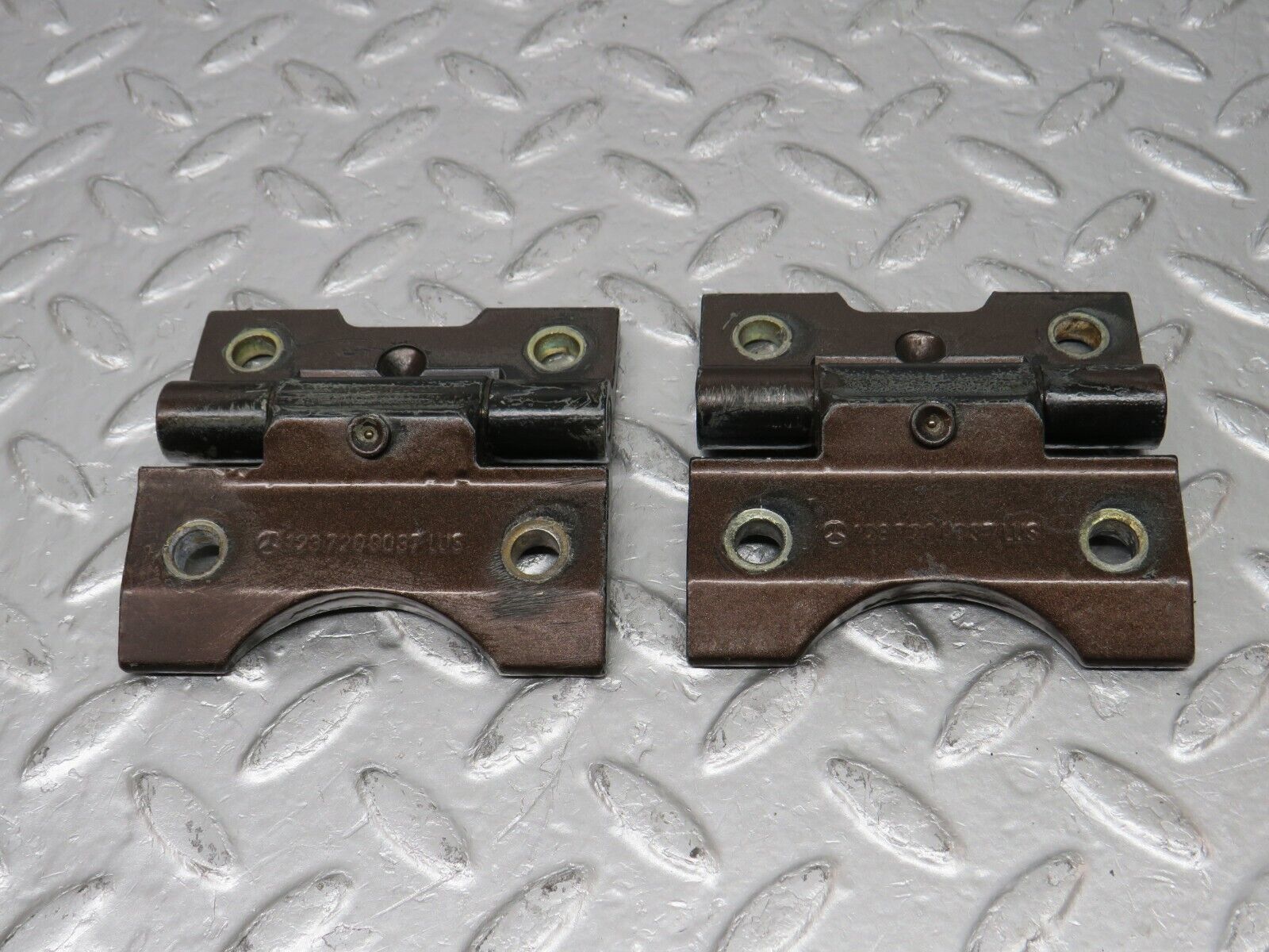 34320 Mercedes-Benz C126 380SEC Coupe Door Hinge Pair 1237200037