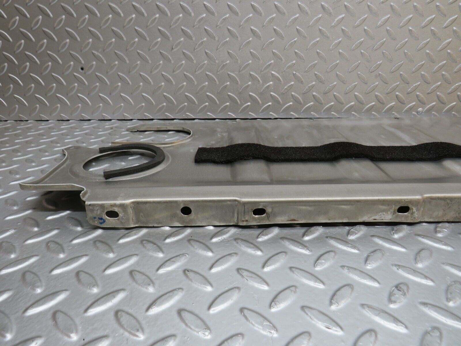 39520 Mercedes-Benz R129 320SL Coupe Fuel Tank Rear Cover