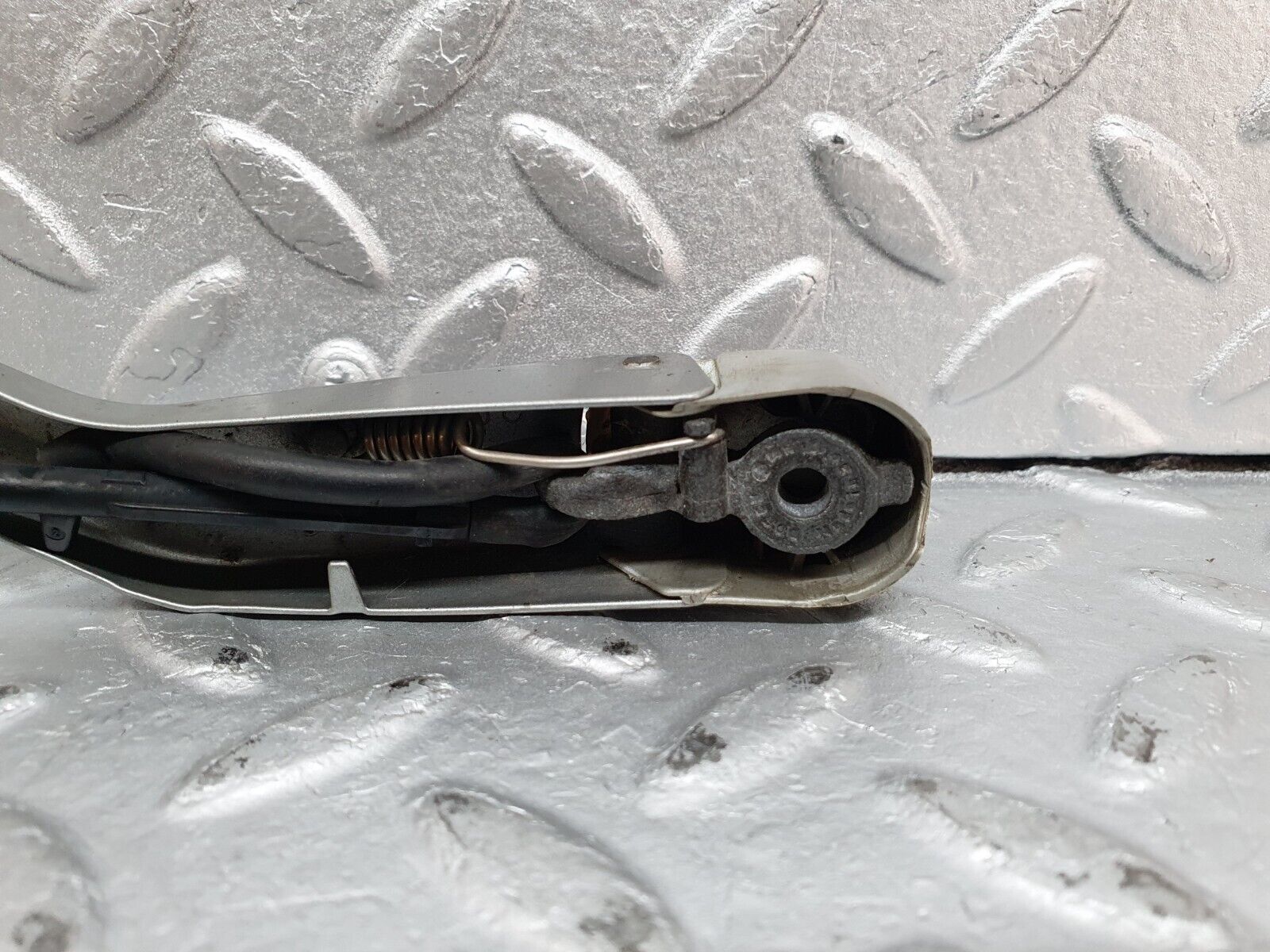 41073 Mercedes-Benz W126 300SE Headlight Wiper Arm Bosch Left Side