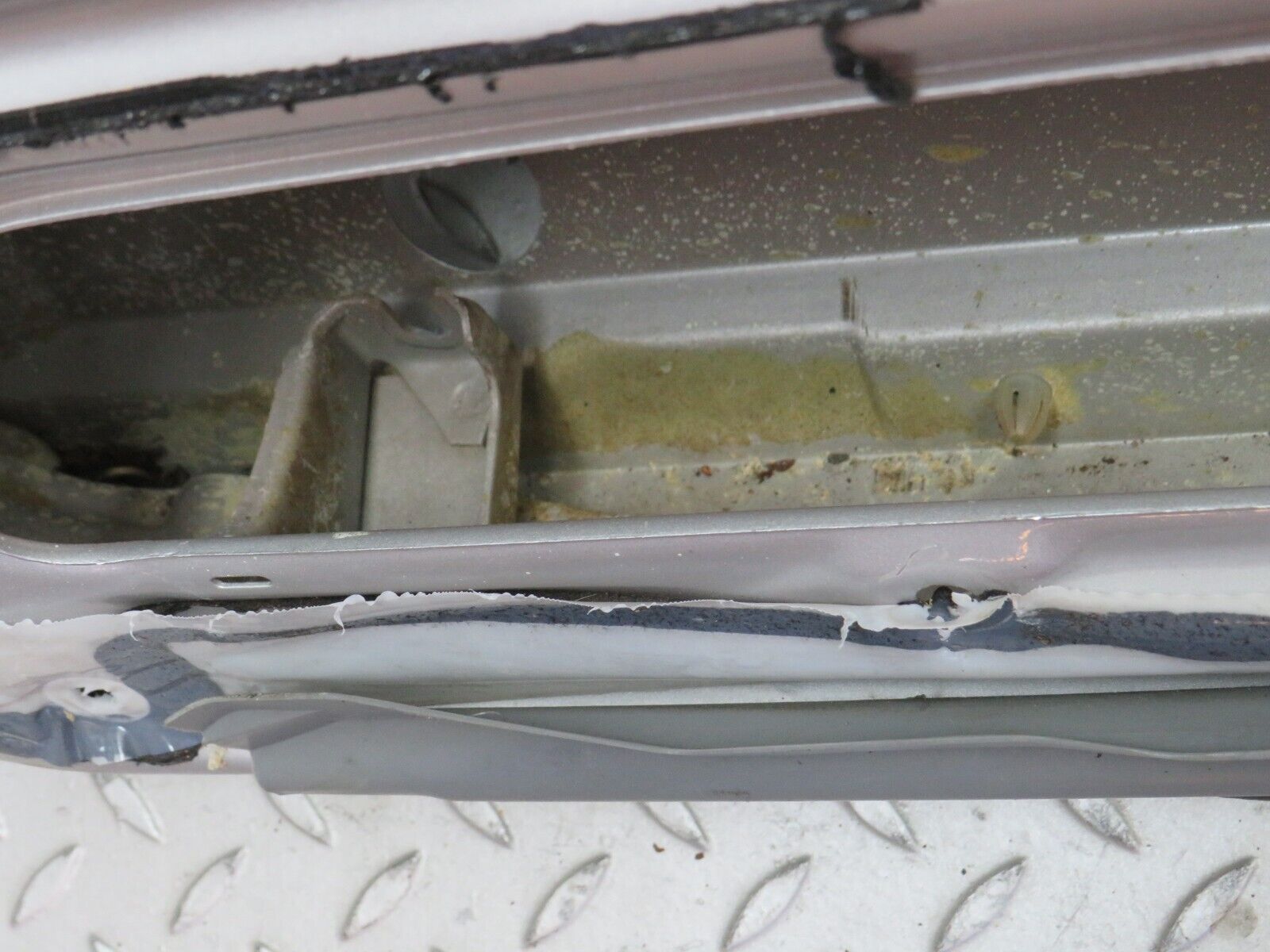 39540 Mercedes-Benz R129 320SL Coupe Left Door