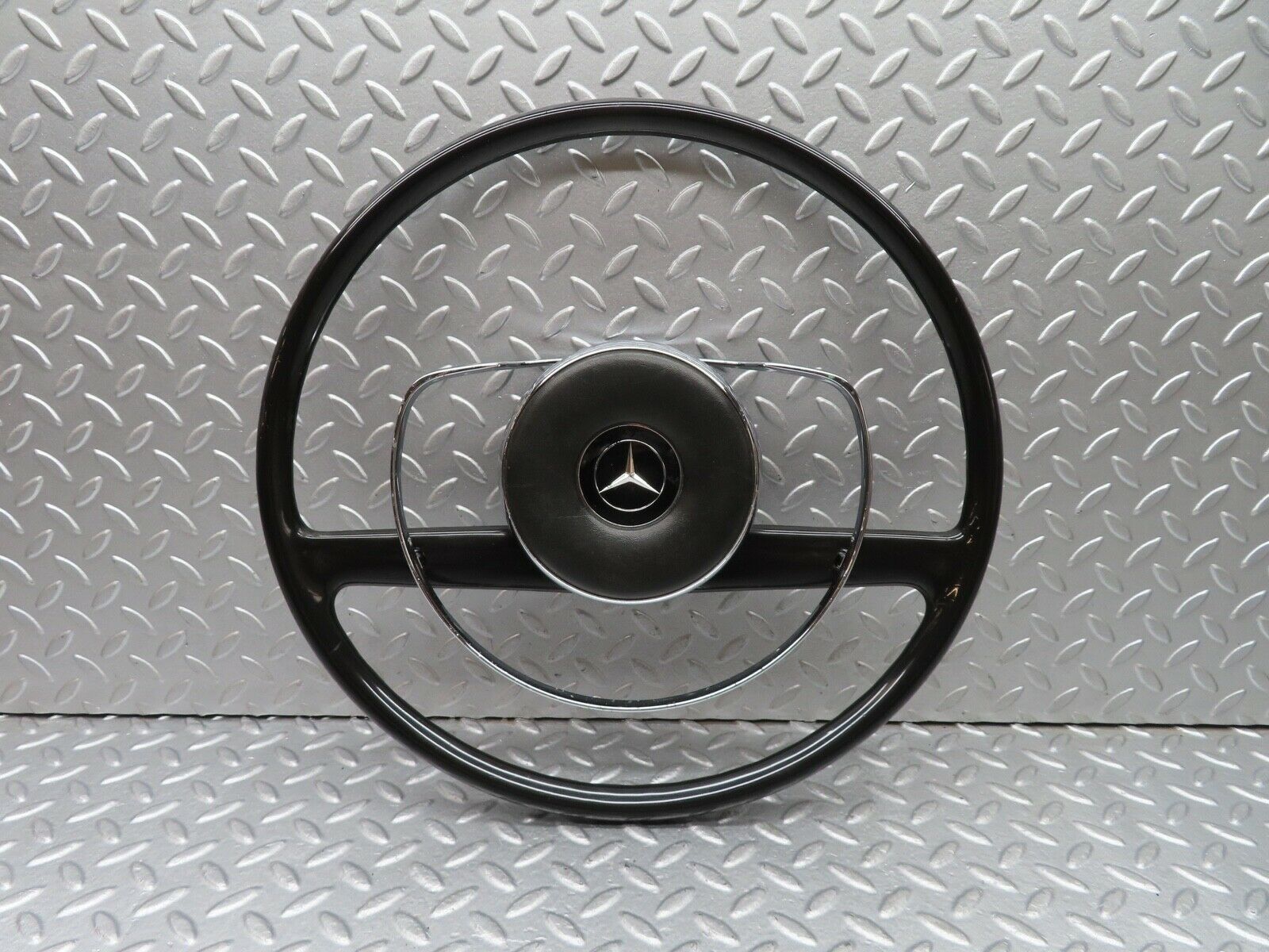 18303 Mercedes-Benz W111 220SE Coupe Steering Wheel