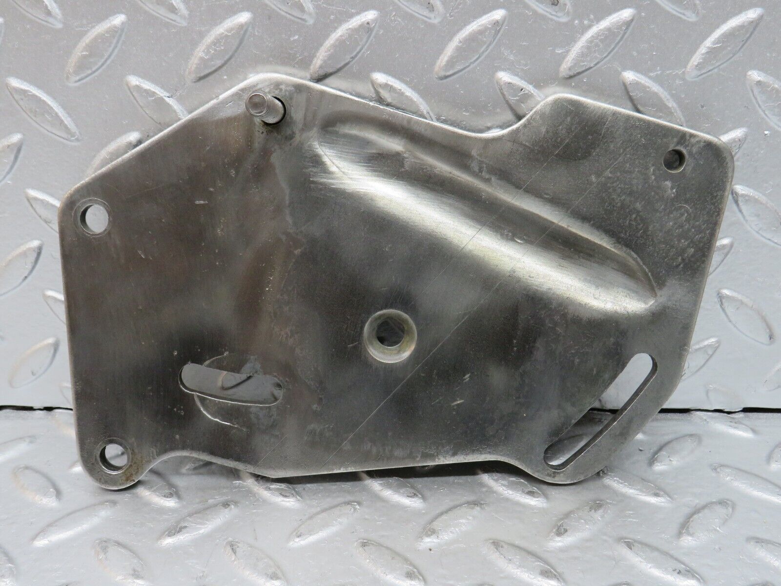 0064 Mercedes-Benz W116 350SE Power Steering Pump Bracket