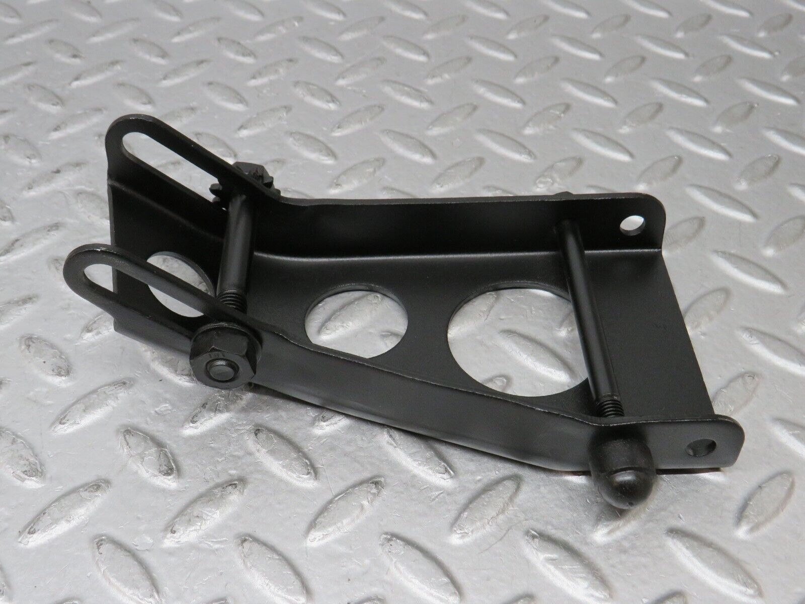 36349 Mercedes-Benz W126 420SE Alternator Generator Bracket