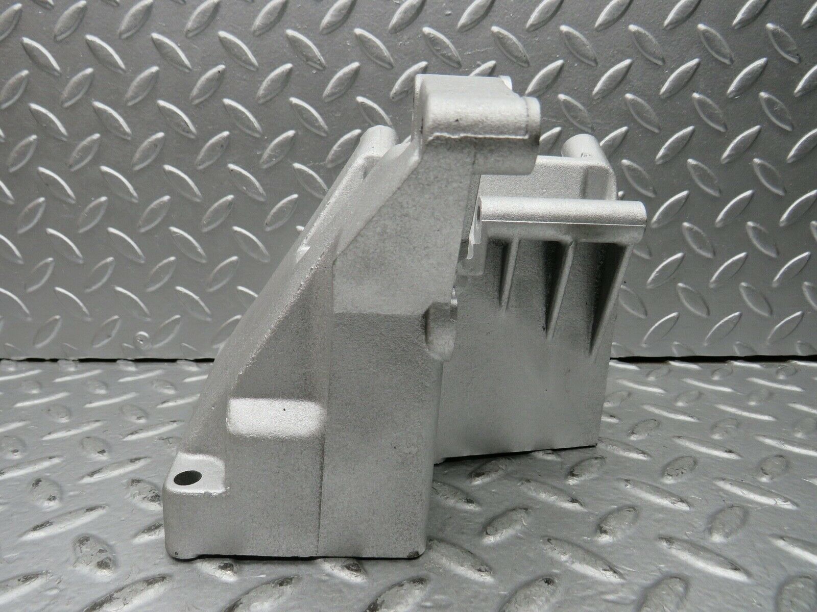 21898 Mercedes-Benz W126 300SE Power Steering Pump Bracket 1264660641