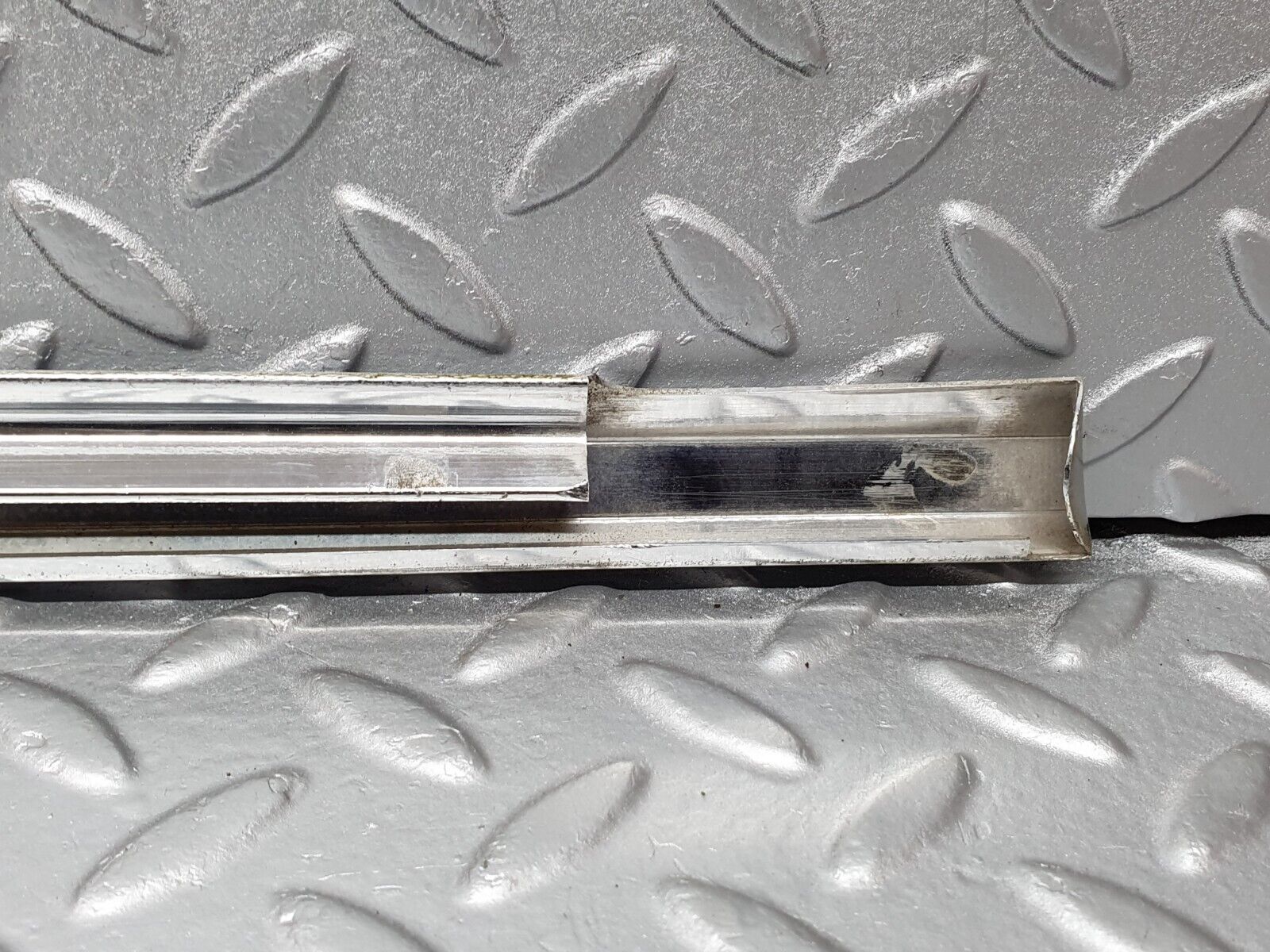 41189 Mercedes-Benz W126 300SE Front Right Door Chrome Moulding Trim