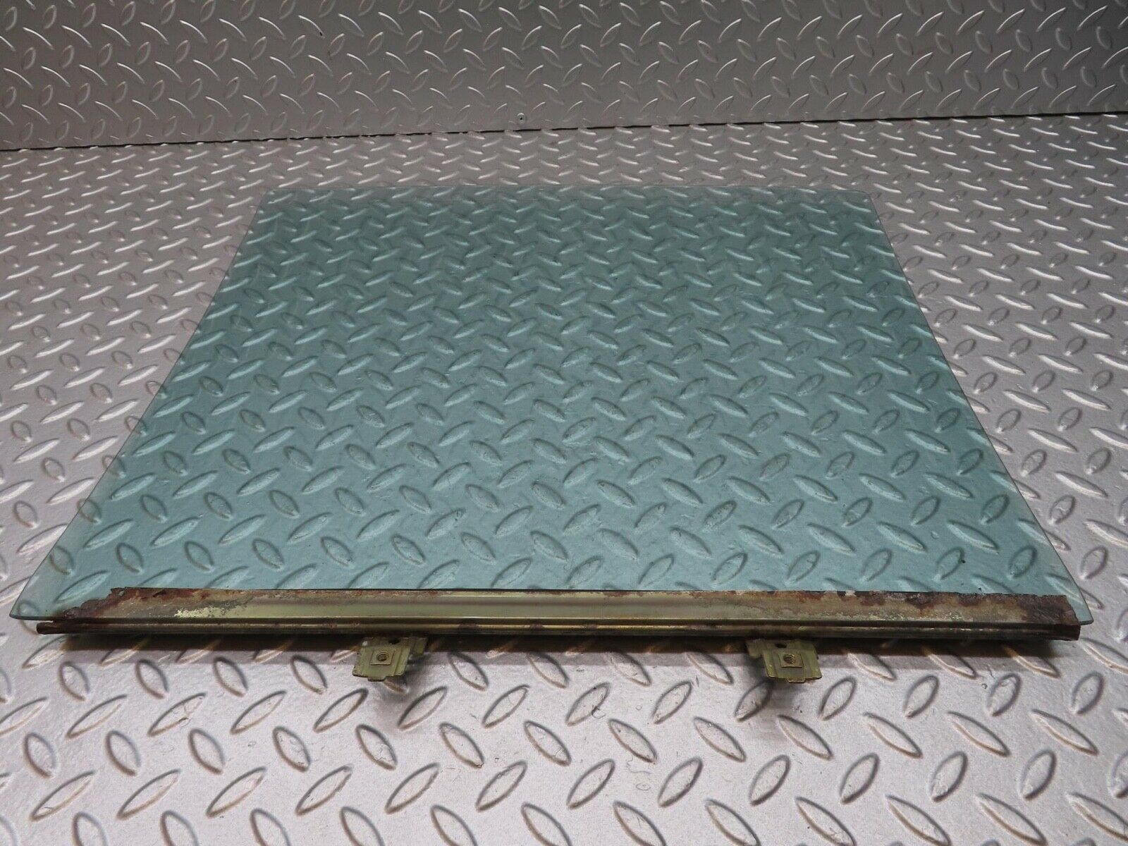 12911 Mercedes-Benz W123 200 Rear Right Door Window Glass