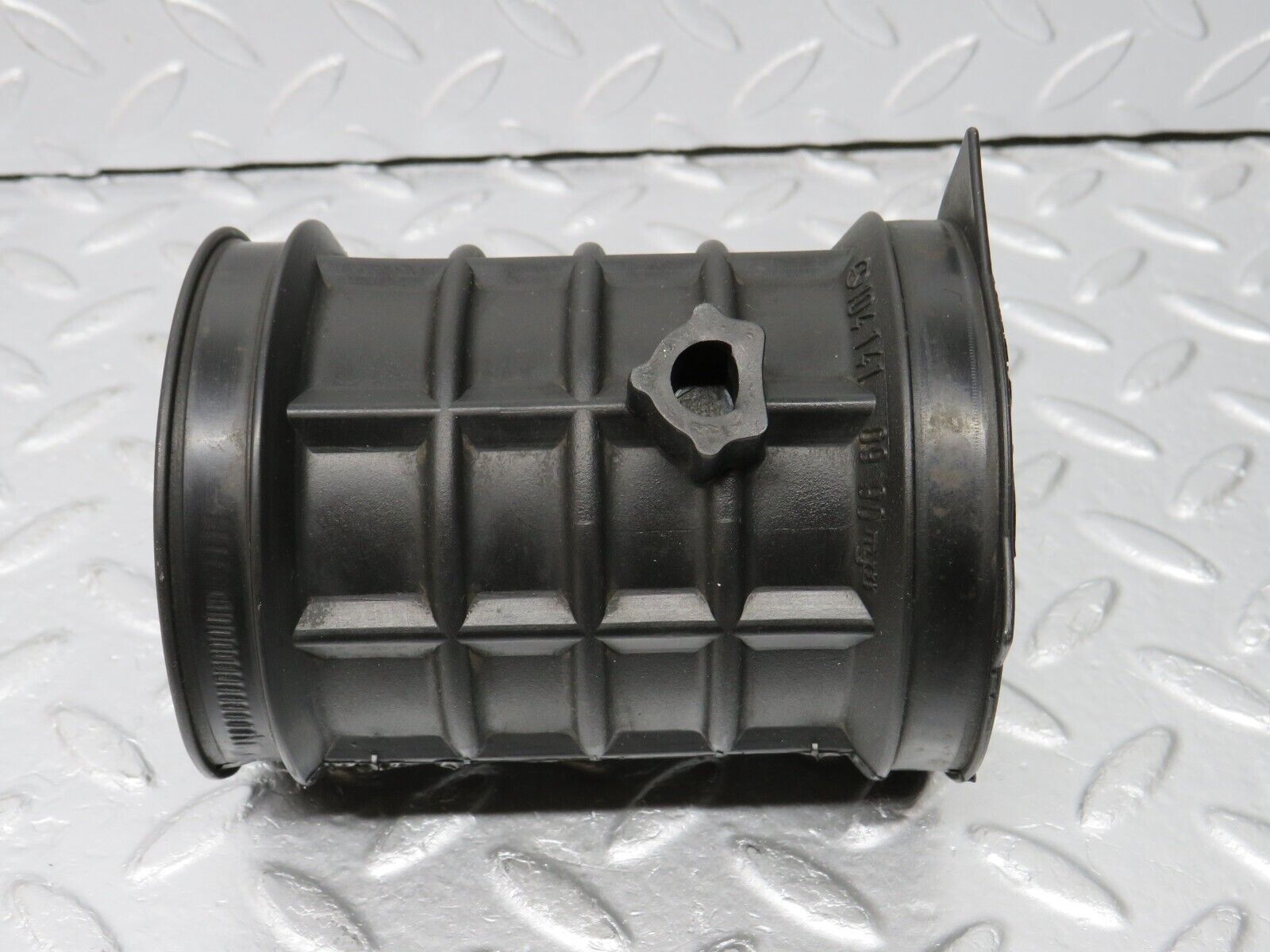 39406 Mercedes-Benz R129 320SL Coupe Air Intake Pipe 1041410990