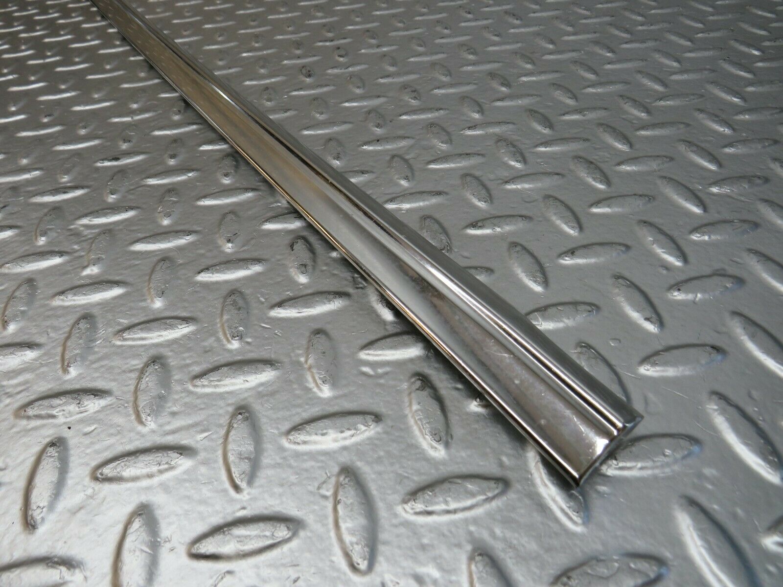 24543 Mercedes-Benz W108 Front Left Door Chrome Moulding Trim