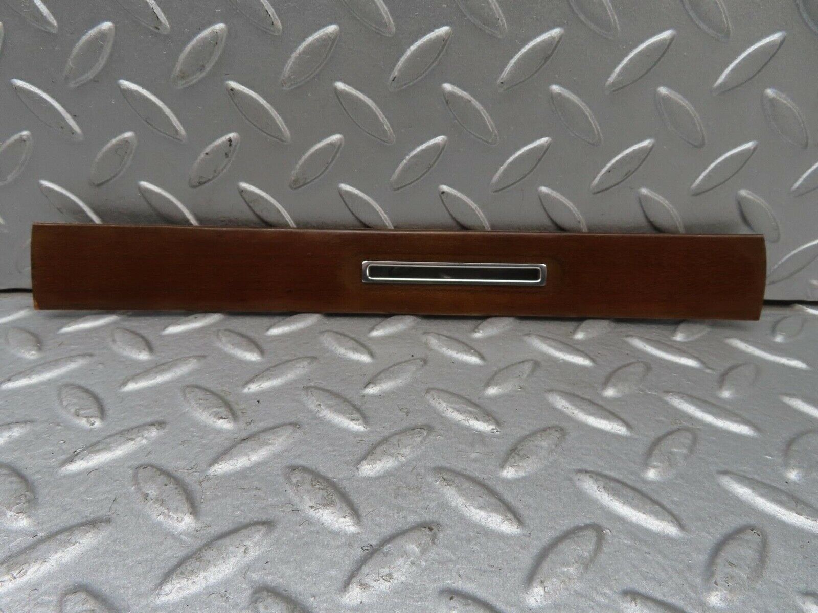 13583 Mercedes-Benz W123 200 Dashboard Wood Trim Zebrano