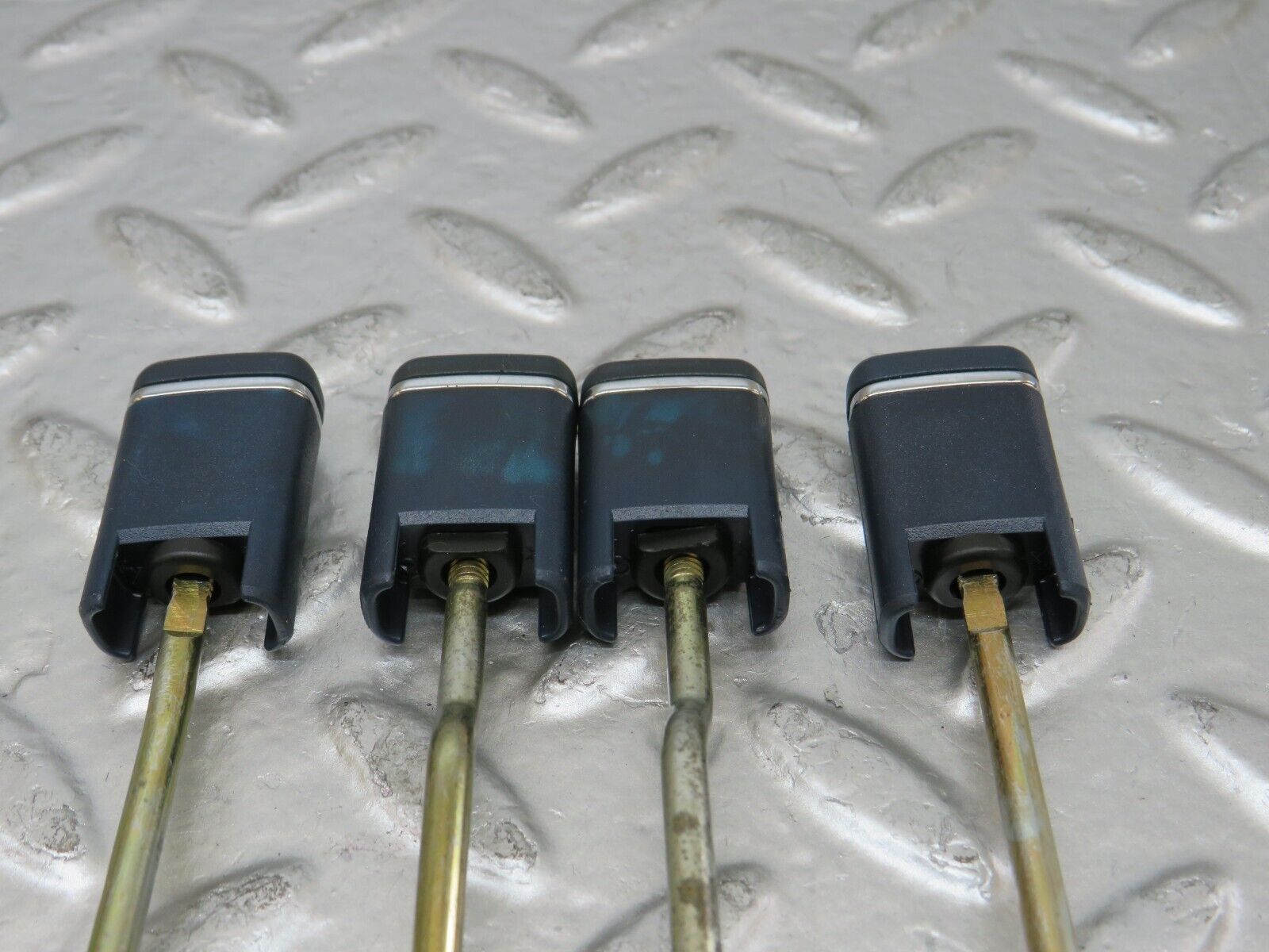 25044 Mercedes-Benz W140 S320 Front And Rear Door Lock Knob