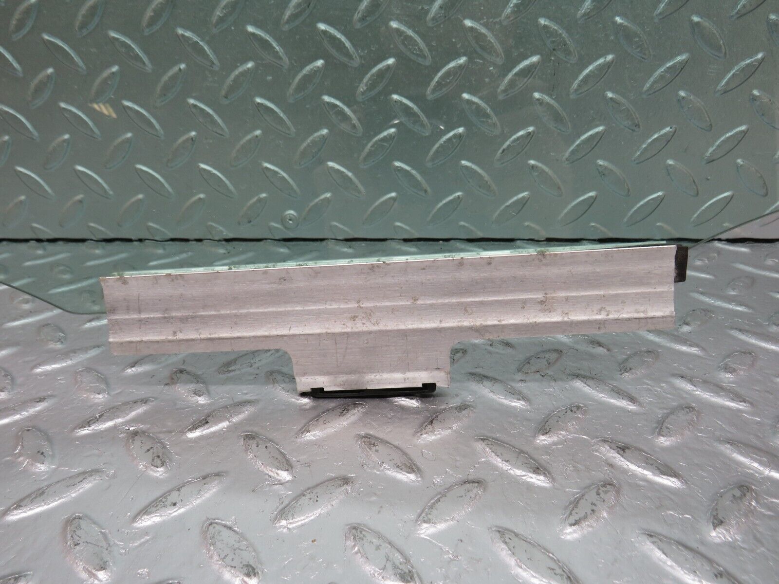 33264 Mercedes-Benz W202 C180 Rear Right Door Window Glass