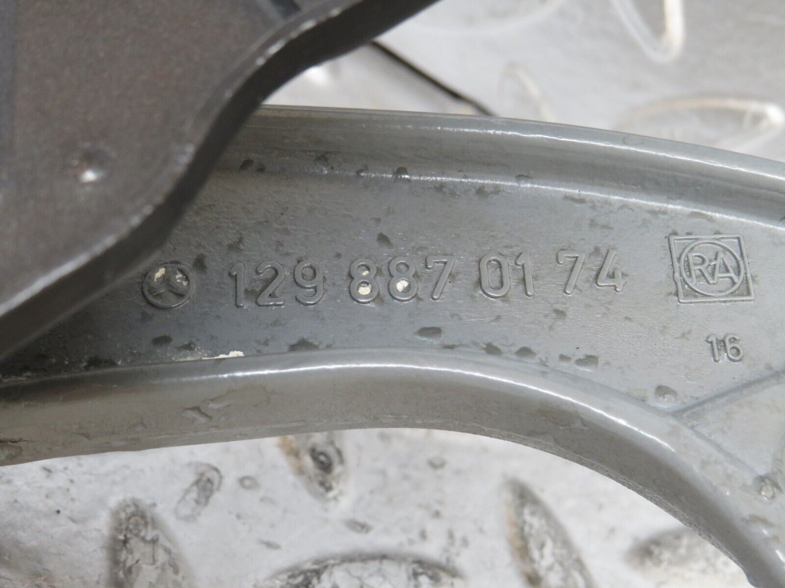 26672 Mercedes-Benz C124 220CE Coupe Bonnet Hinge Right Side 1298870174