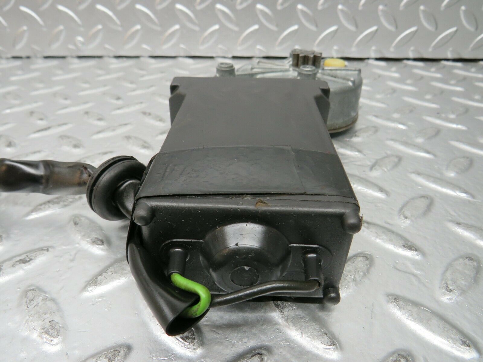 23207 Mercedes-Benz W116 350SE Window Regulator Motor Rear Right 0130820062