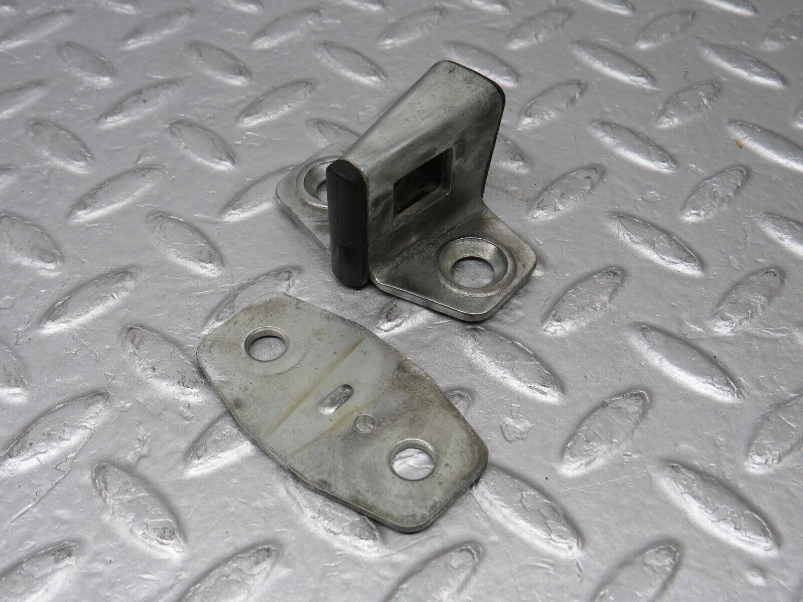 36613 Mercedes-Benz W201 190E 2.0L Door Lock Latch