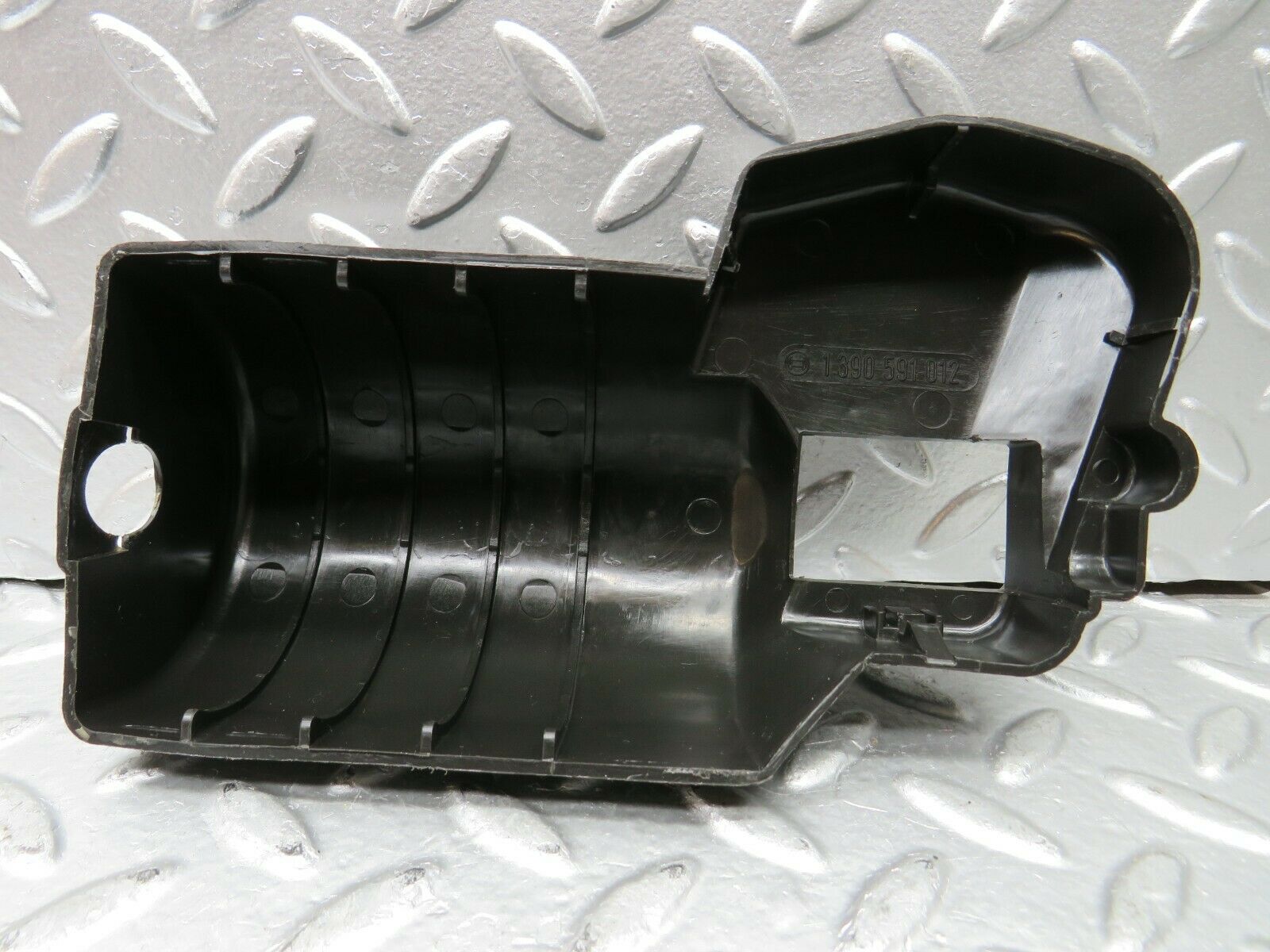 22918 Mercedes-Benz C107 450SLC Coupe Wiper Motor Cover 1390591012