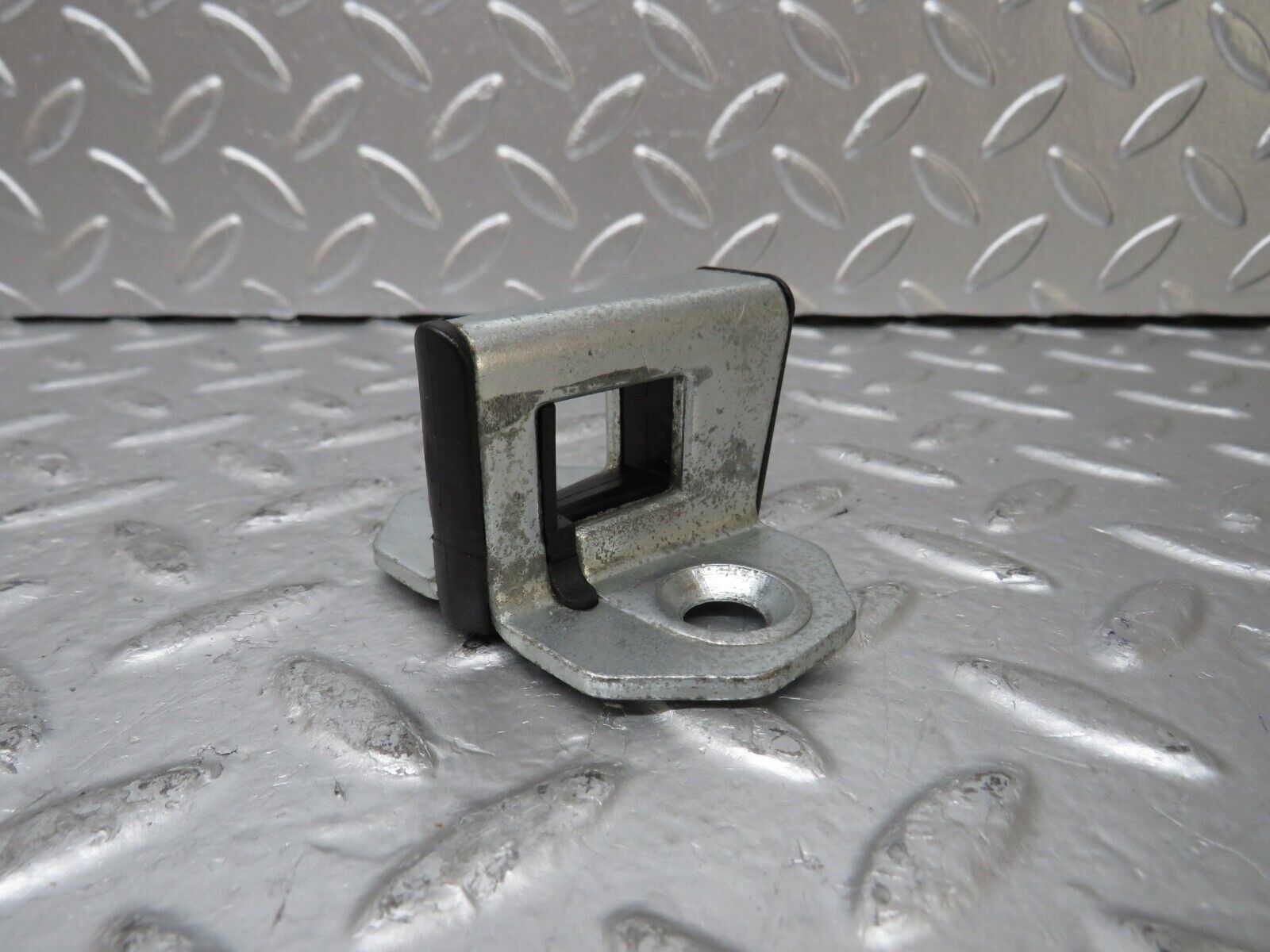 25846 Mercedes-Benz W124 280E Door Lock Latch