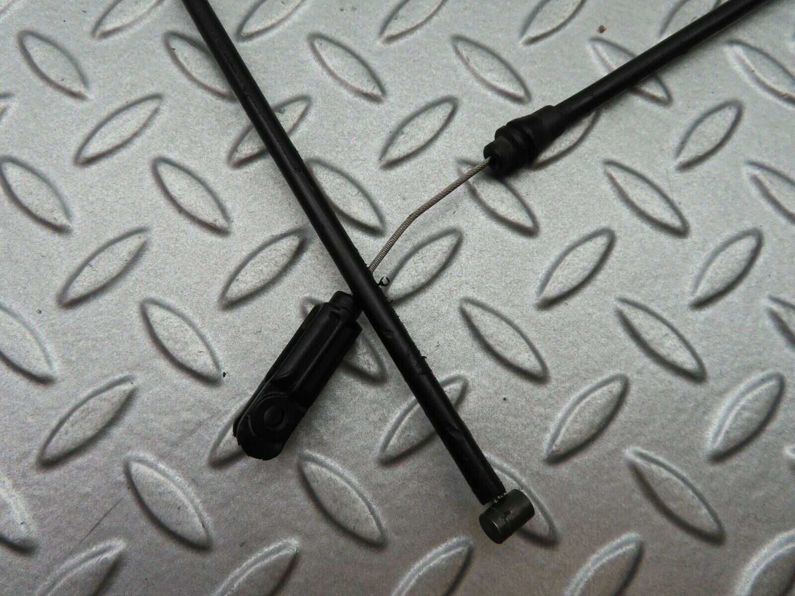 5536 Mercedes-Benz W124 230E Bonnet Release Cable