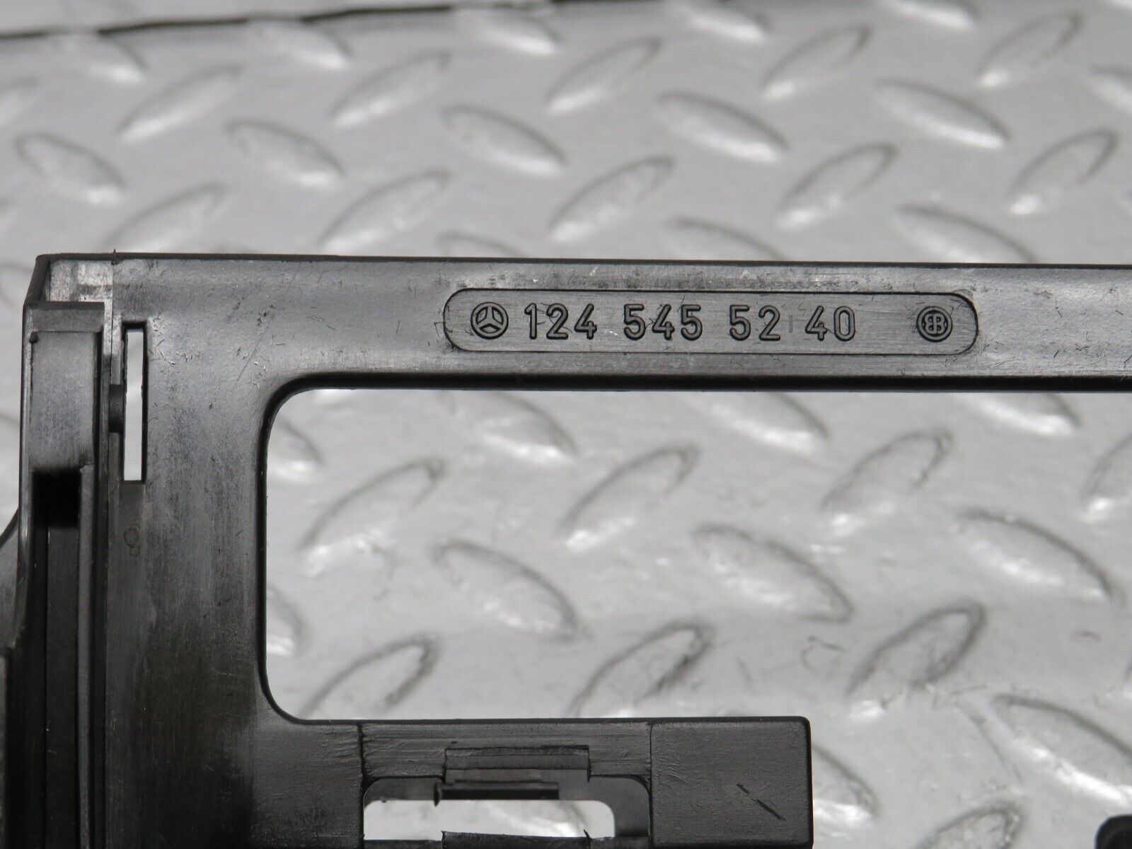 30408 Mercedes-Benz W124 230E Ecu And Relay Bracket 1245455240