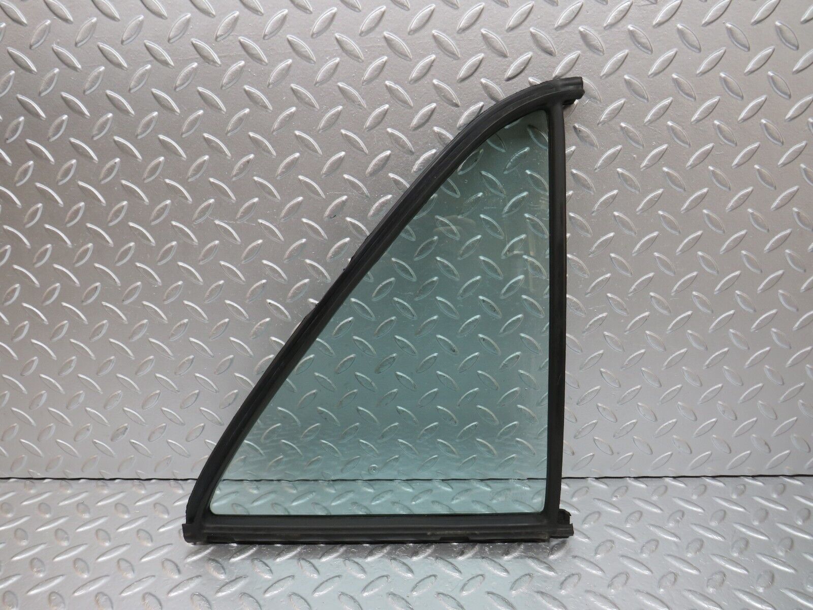 0626 Mercedes-Benz W123 230E Right Rear Door Quarter Glass 1237350224