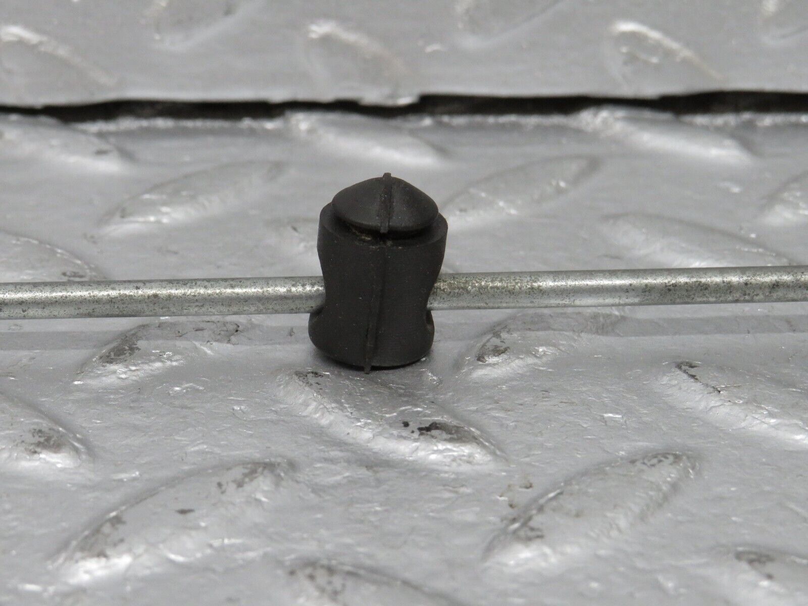 40456 Mercedes-Benz W110 230 Front Door Lock Control Bar