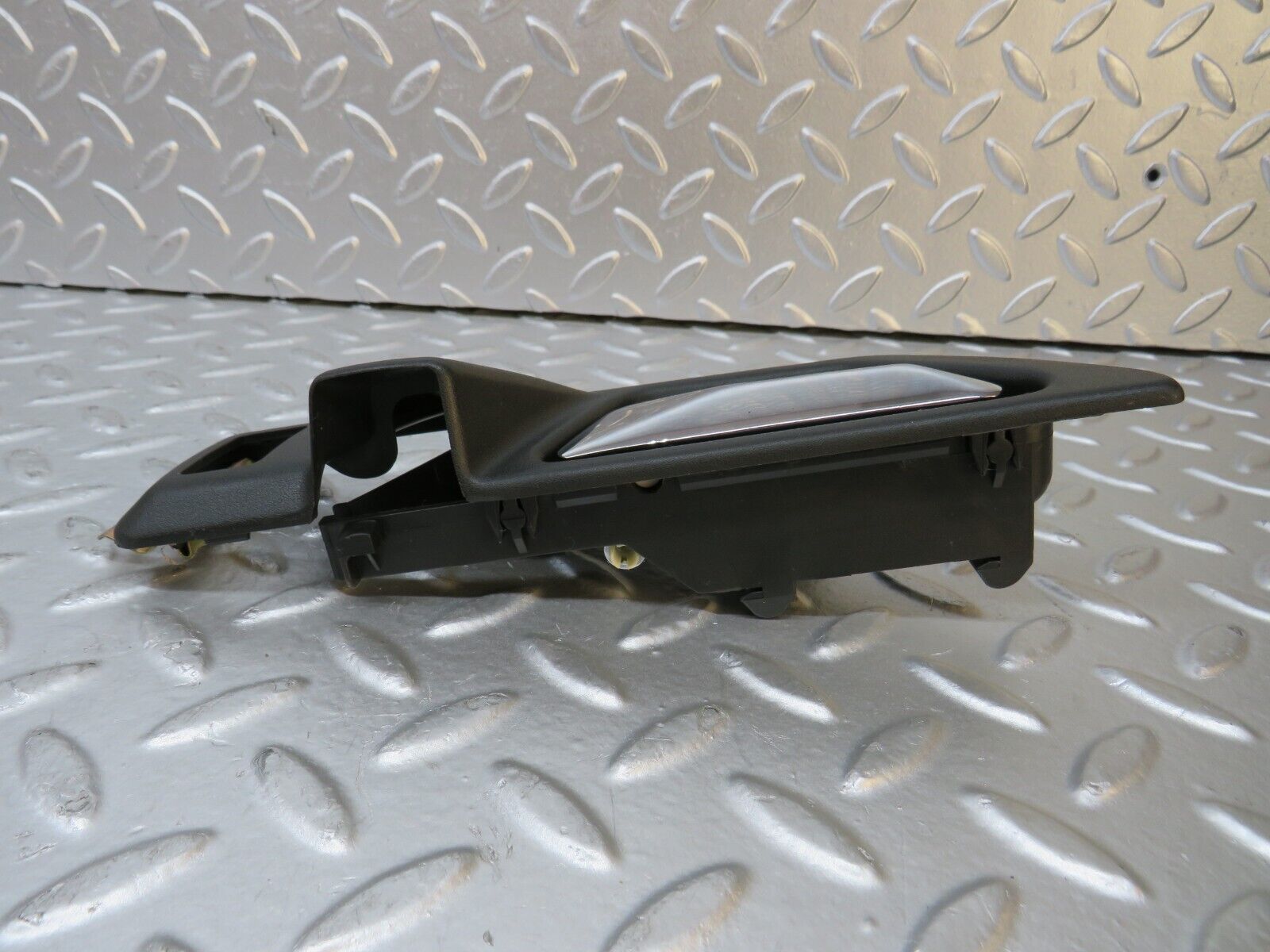 30269 Mercedes-Benz W124 230E Interior Door Handle Rear Left 1247600161