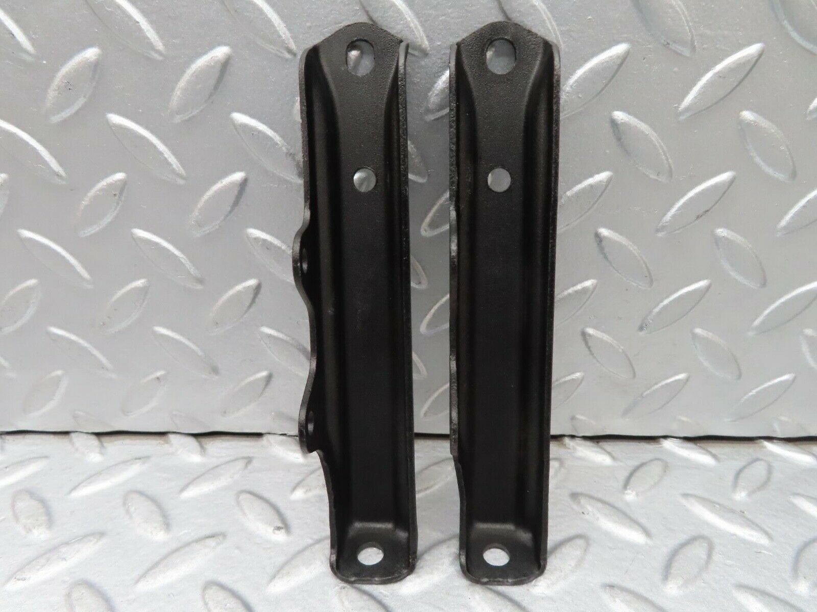 16495 Mercedes-Benz W124 260E Air Intake Manifold Bracket